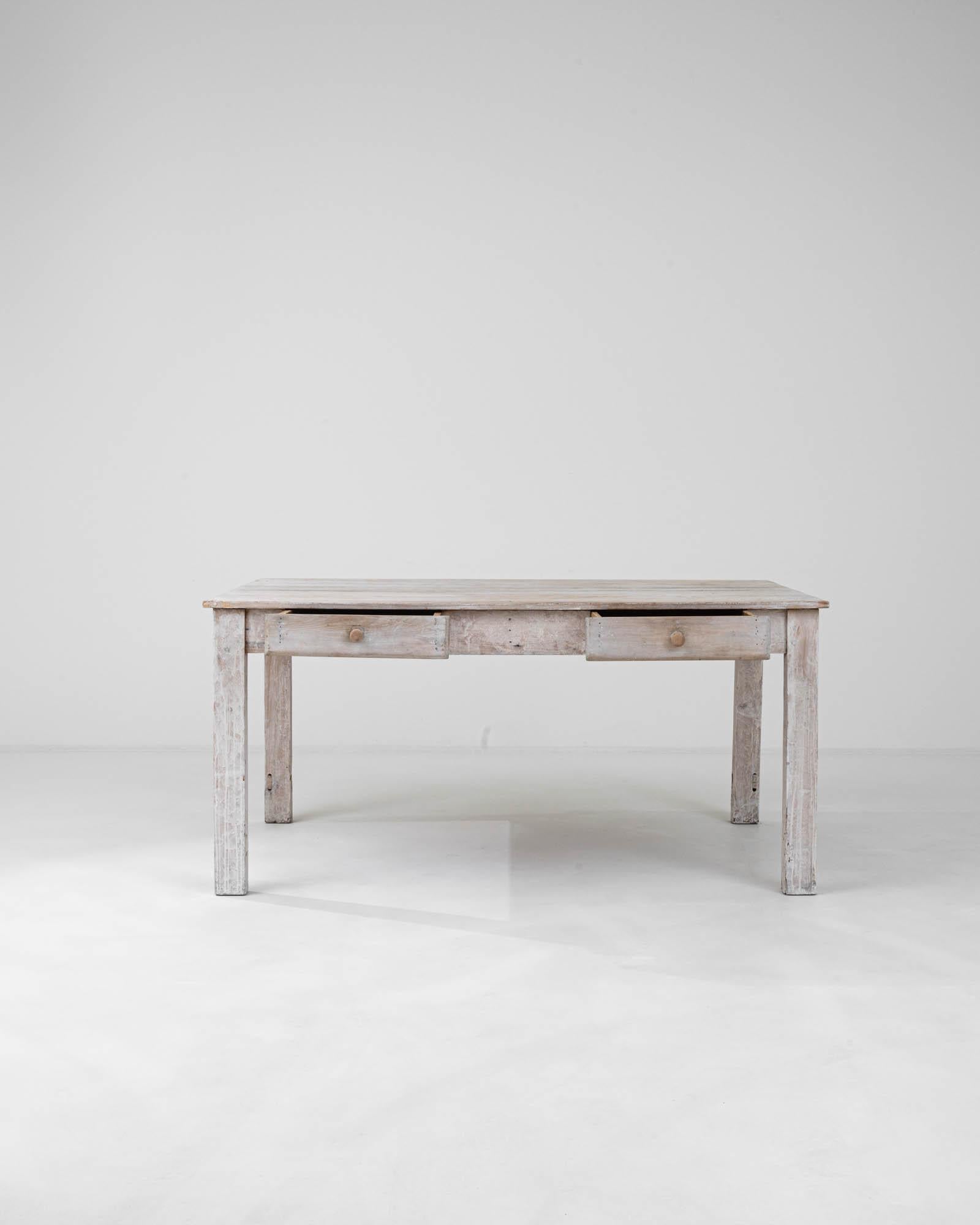 Français Table 1900 en bois patiné blanc en vente