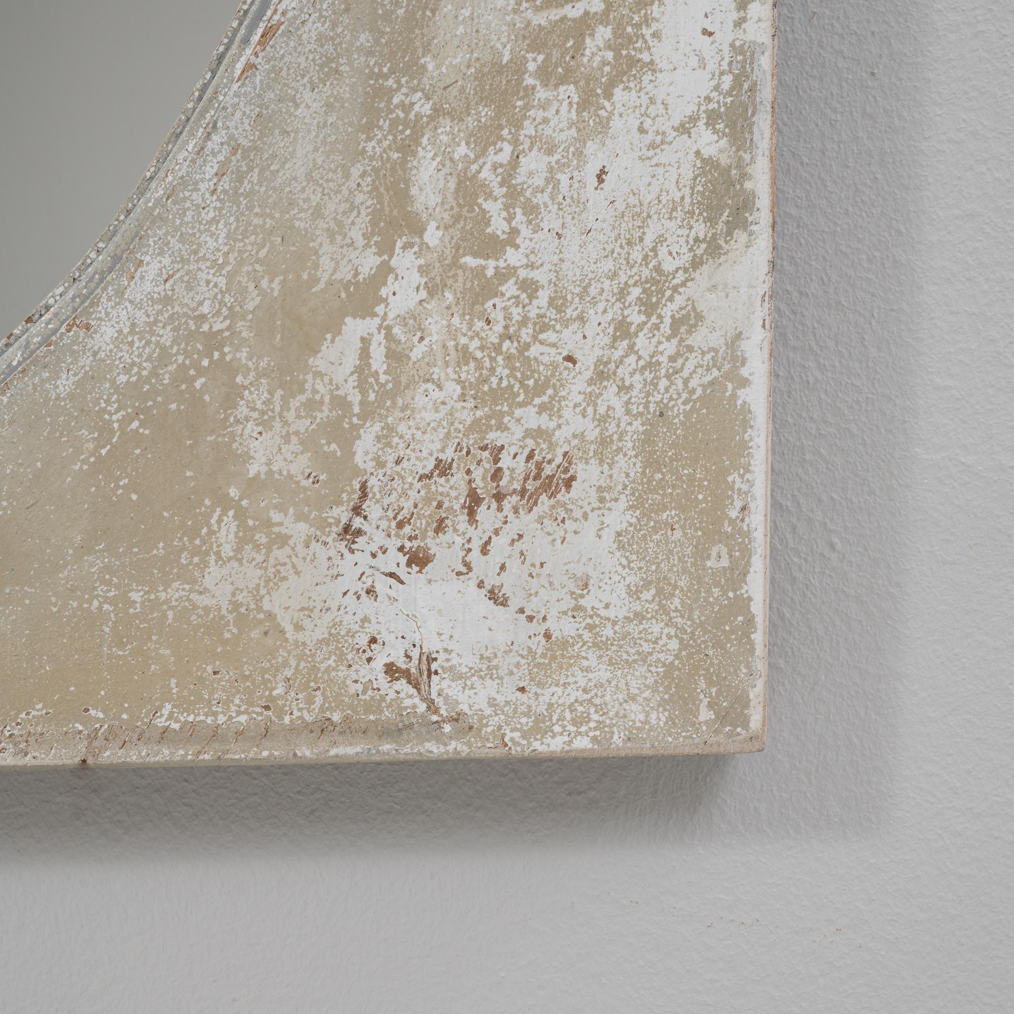 Specchio francese del 1900 in legno bianco patinato a parete in vendita 4