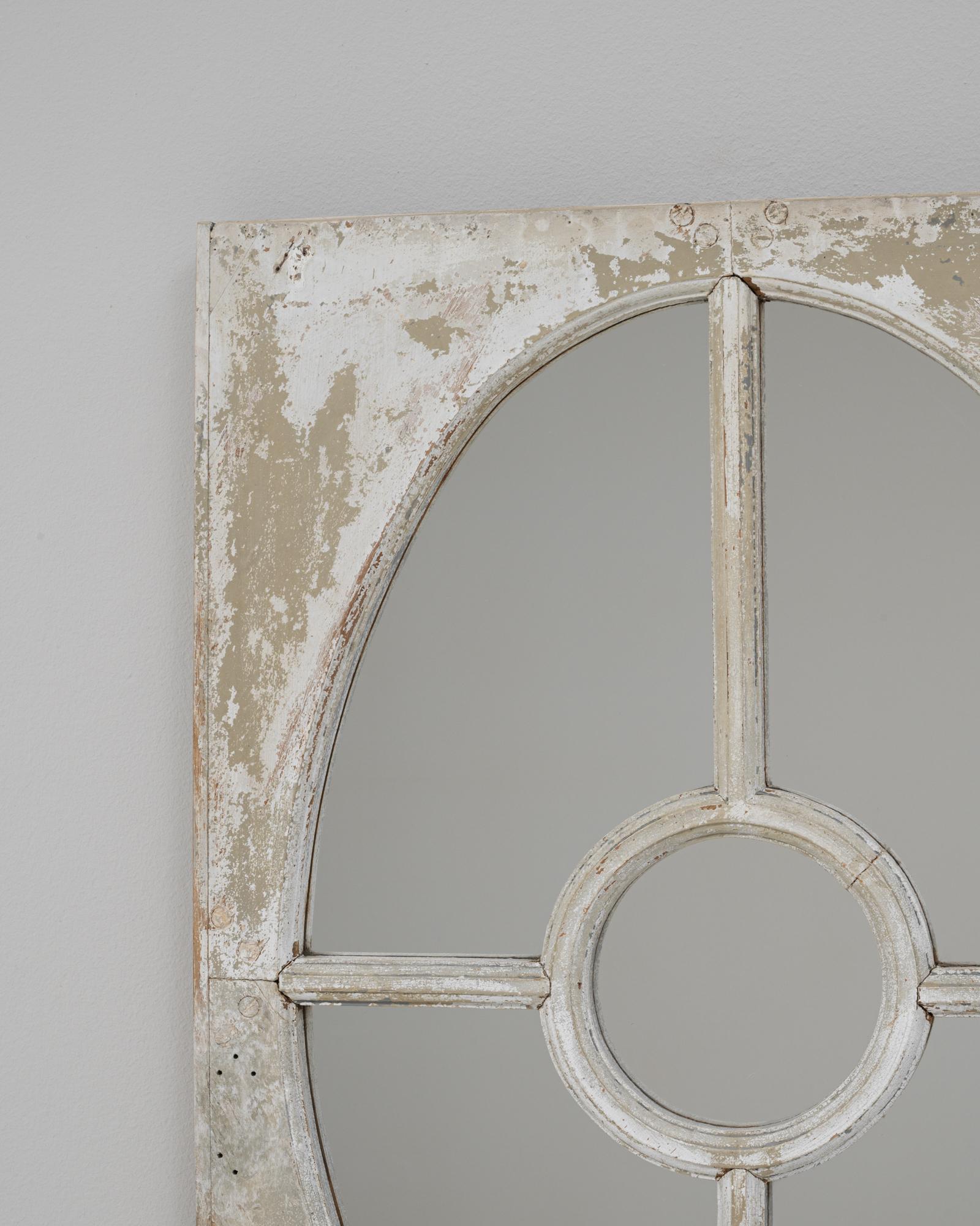 Vetro Specchio francese del 1900 in legno bianco patinato a parete in vendita