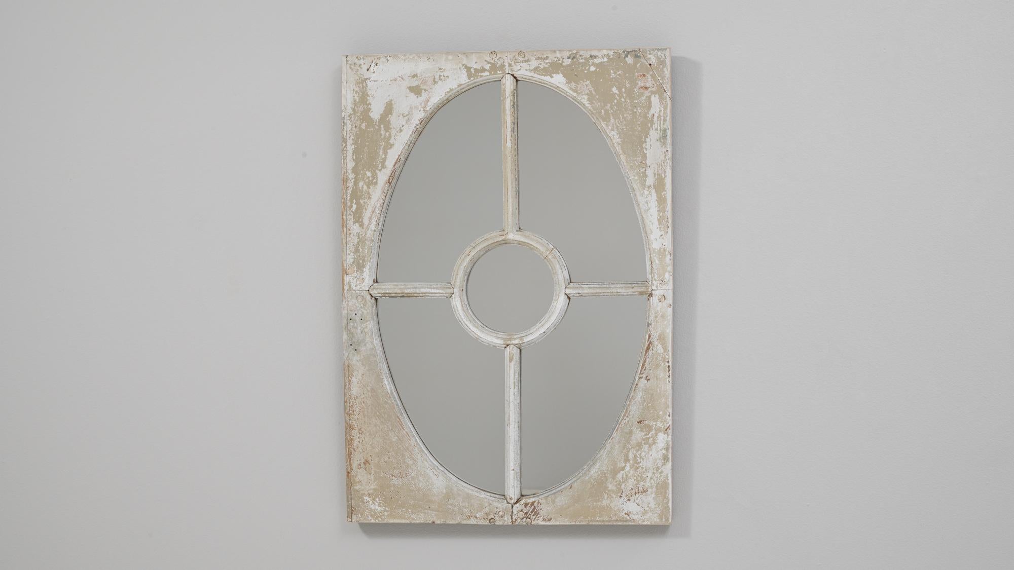 Specchio francese del 1900 in legno bianco patinato a parete in vendita 1