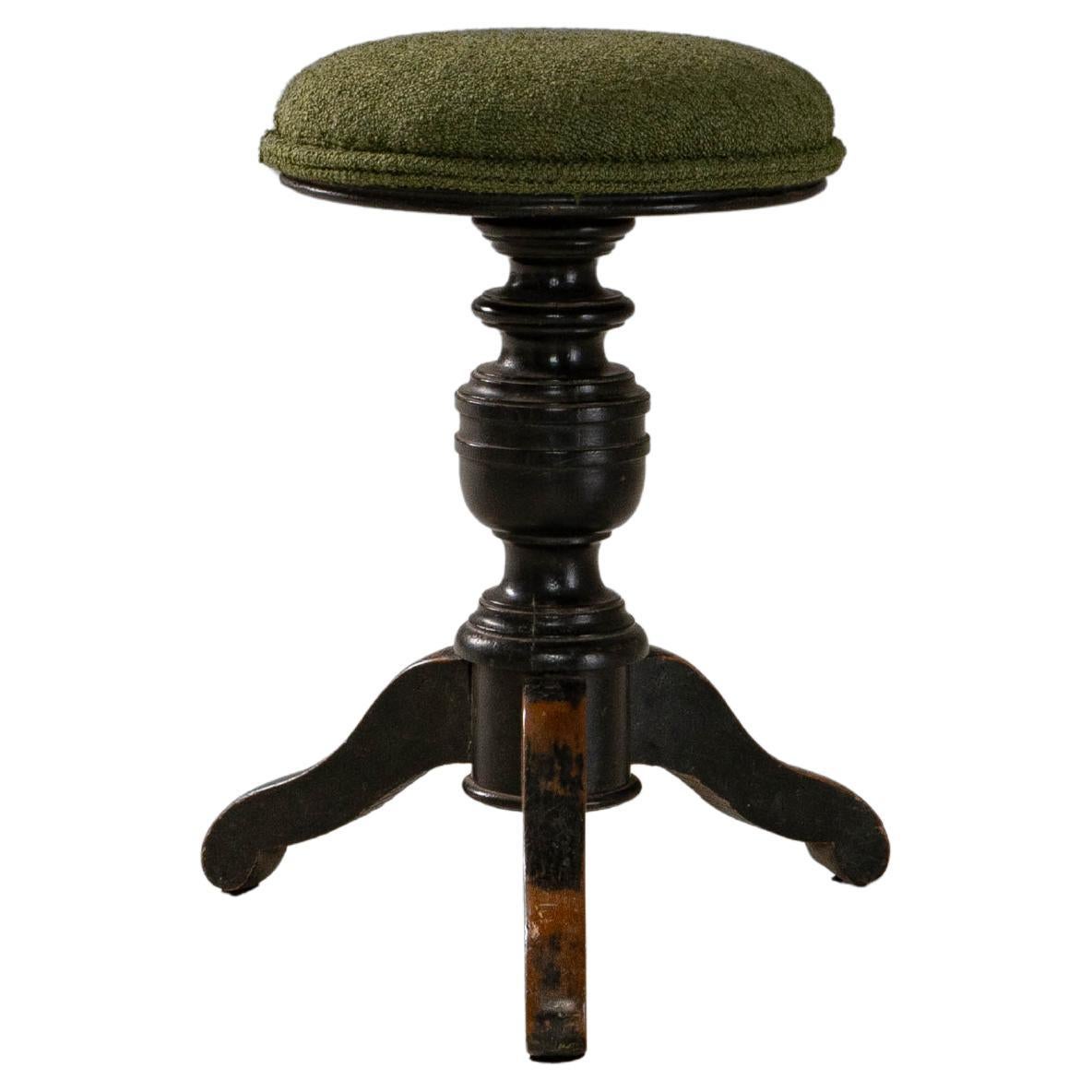 1900s French Wooden Adjustable Piano Stool With Upholstered Seat