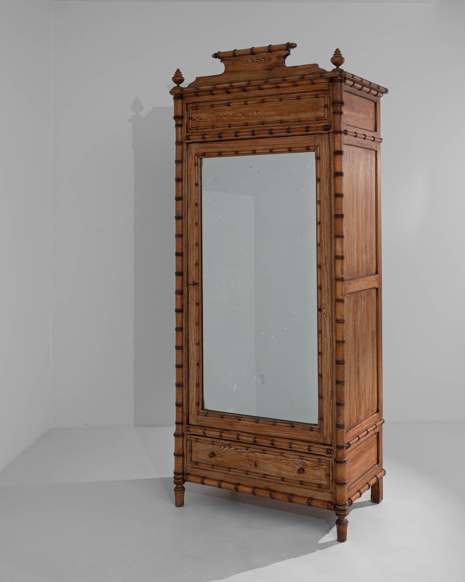 1900s French Wooden & Bamboo Vitrine For Sale 1