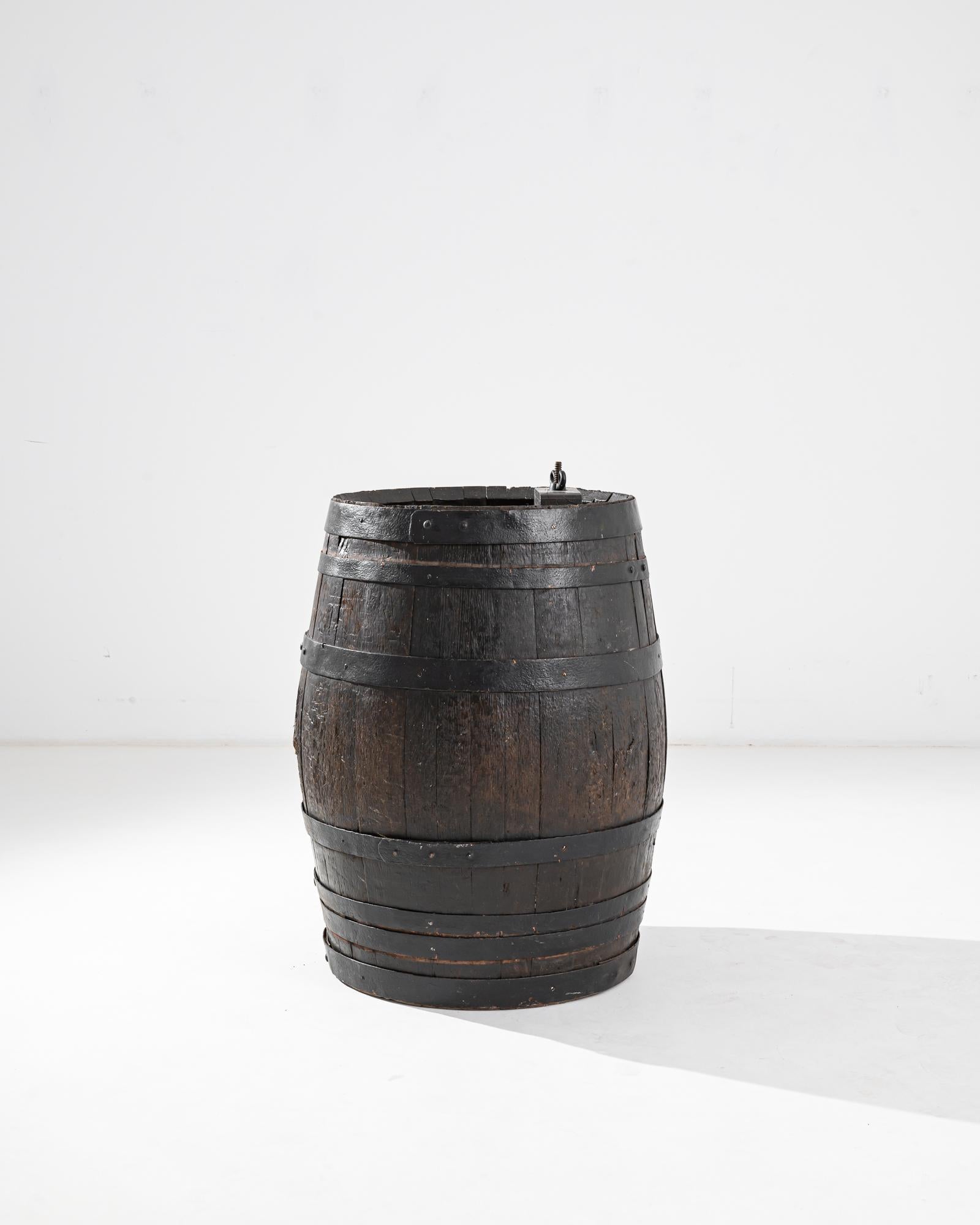 1900s, French, Wooden Barrel In Good Condition For Sale In High Point, NC
