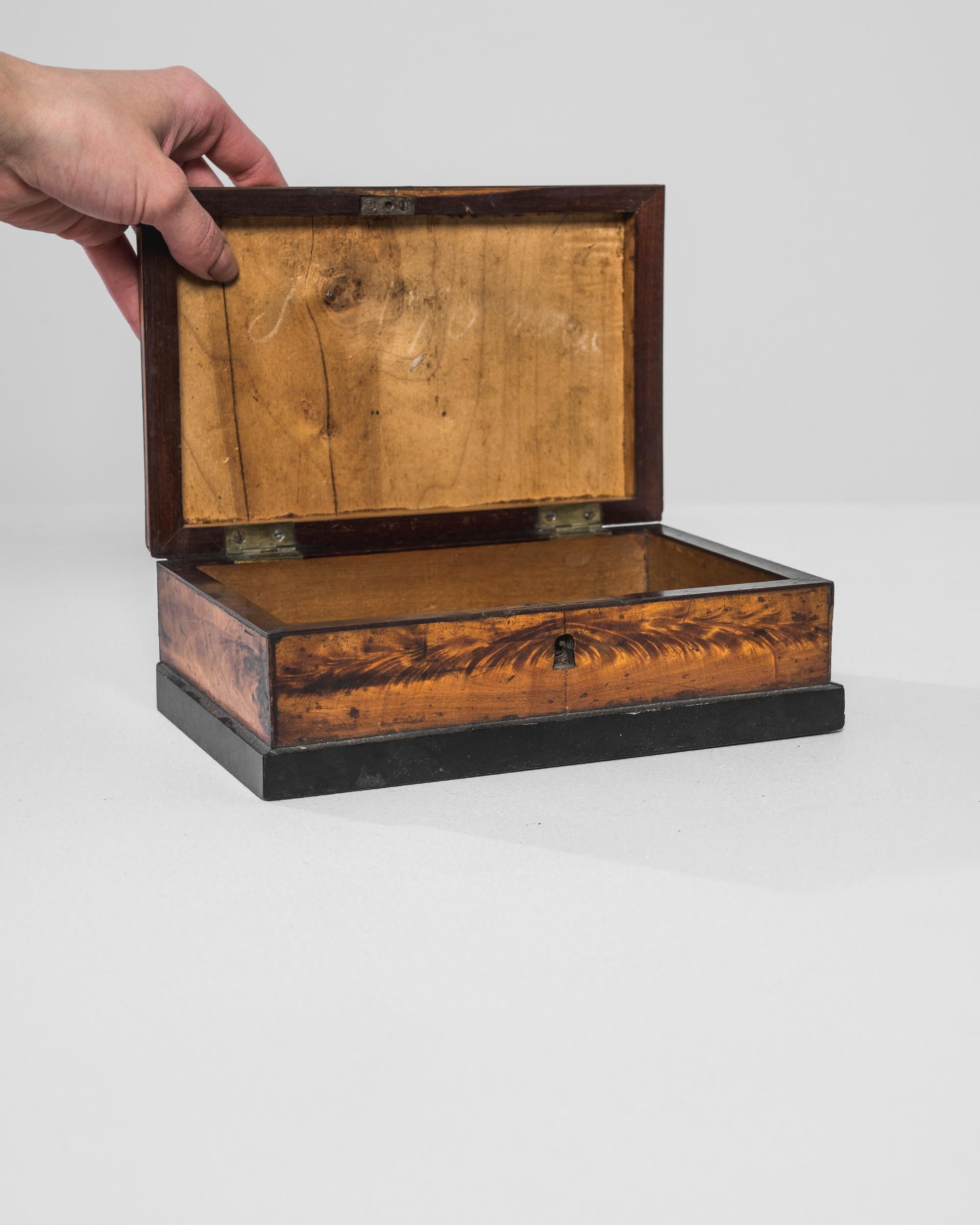 1900s French Wooden Box with Original Patina In Good Condition For Sale In High Point, NC