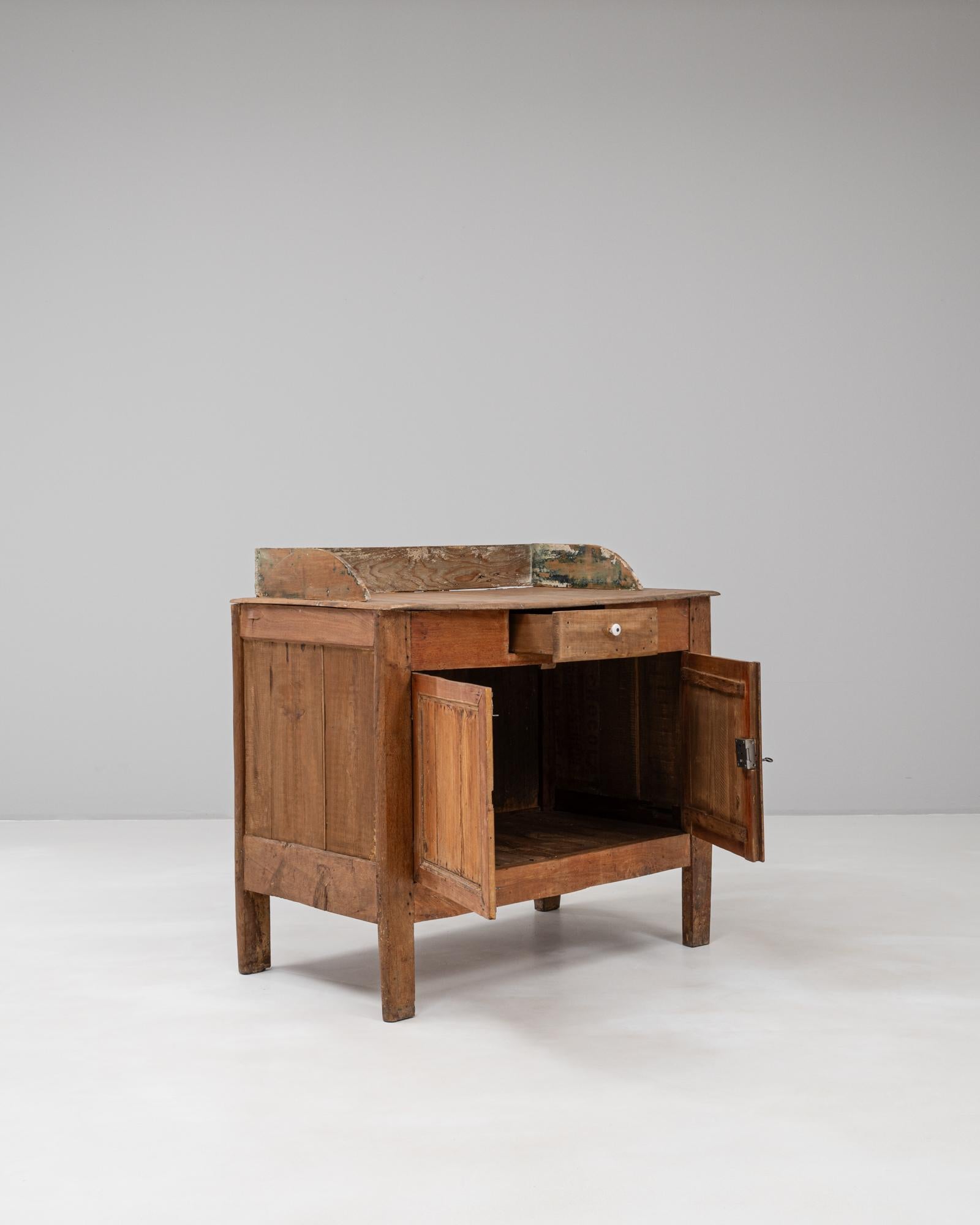 Legno 1900s French Wooden Buffet in vendita