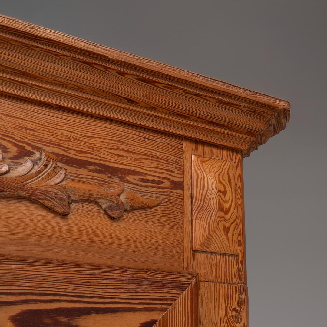 Armadio francese in legno del 1900 in vendita 7