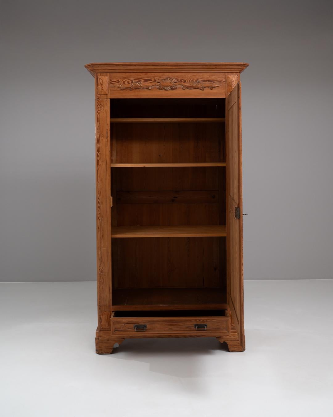 Francese Armadio francese in legno del 1900 in vendita