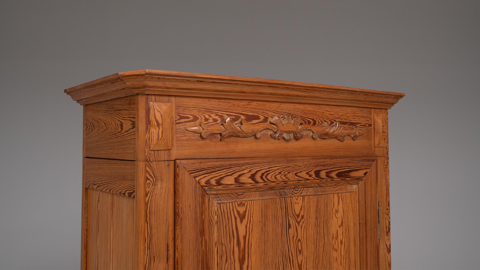 Armadio francese in legno del 1900 in vendita 2