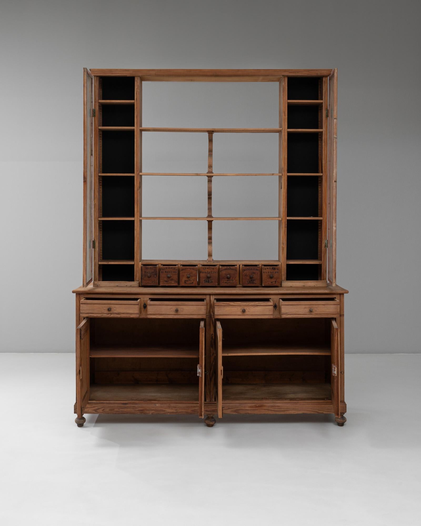 Francese Vetrina e scaffali in legno francese del 1900 in vendita