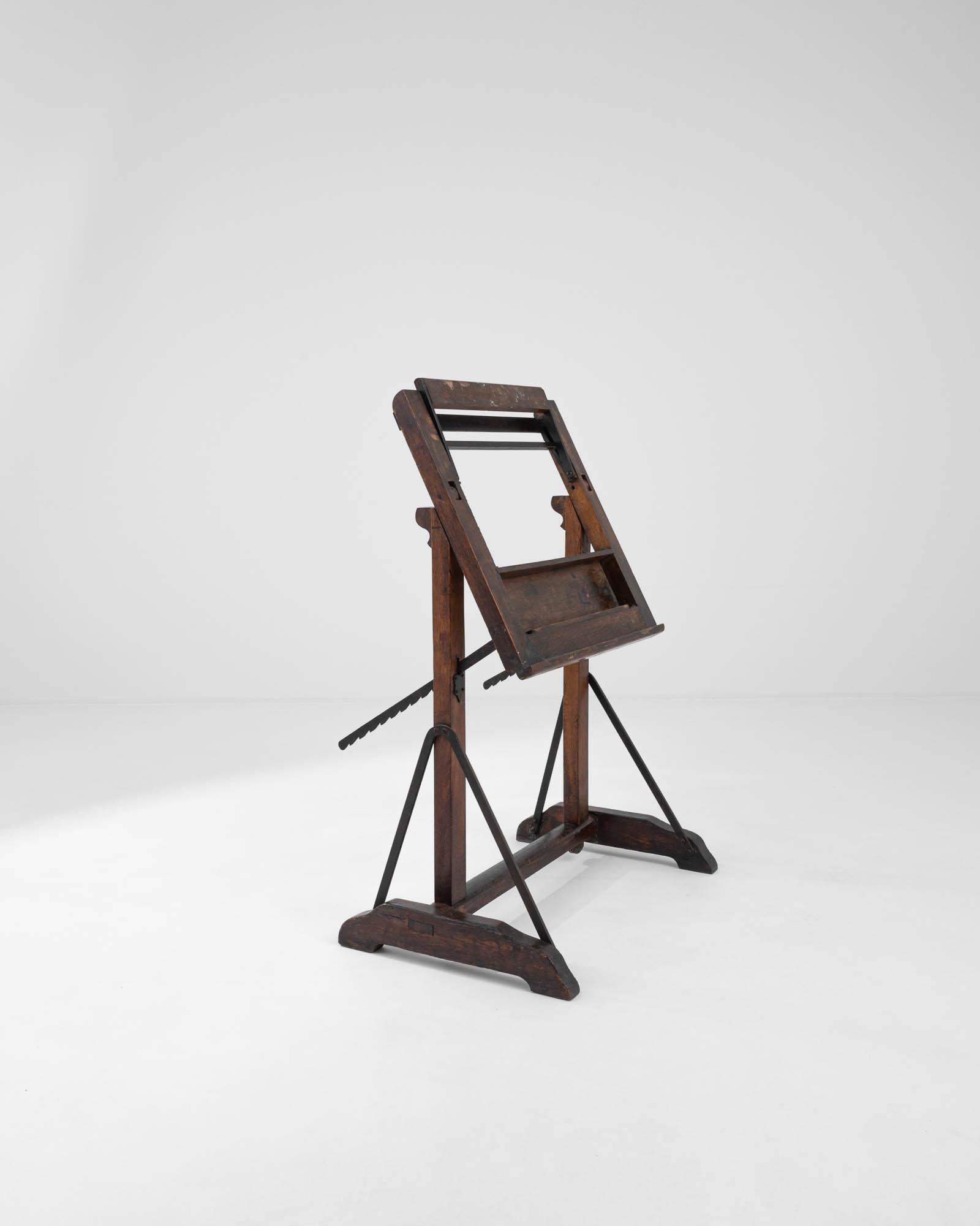 1900s French Wooden Easel In Good Condition In High Point, NC