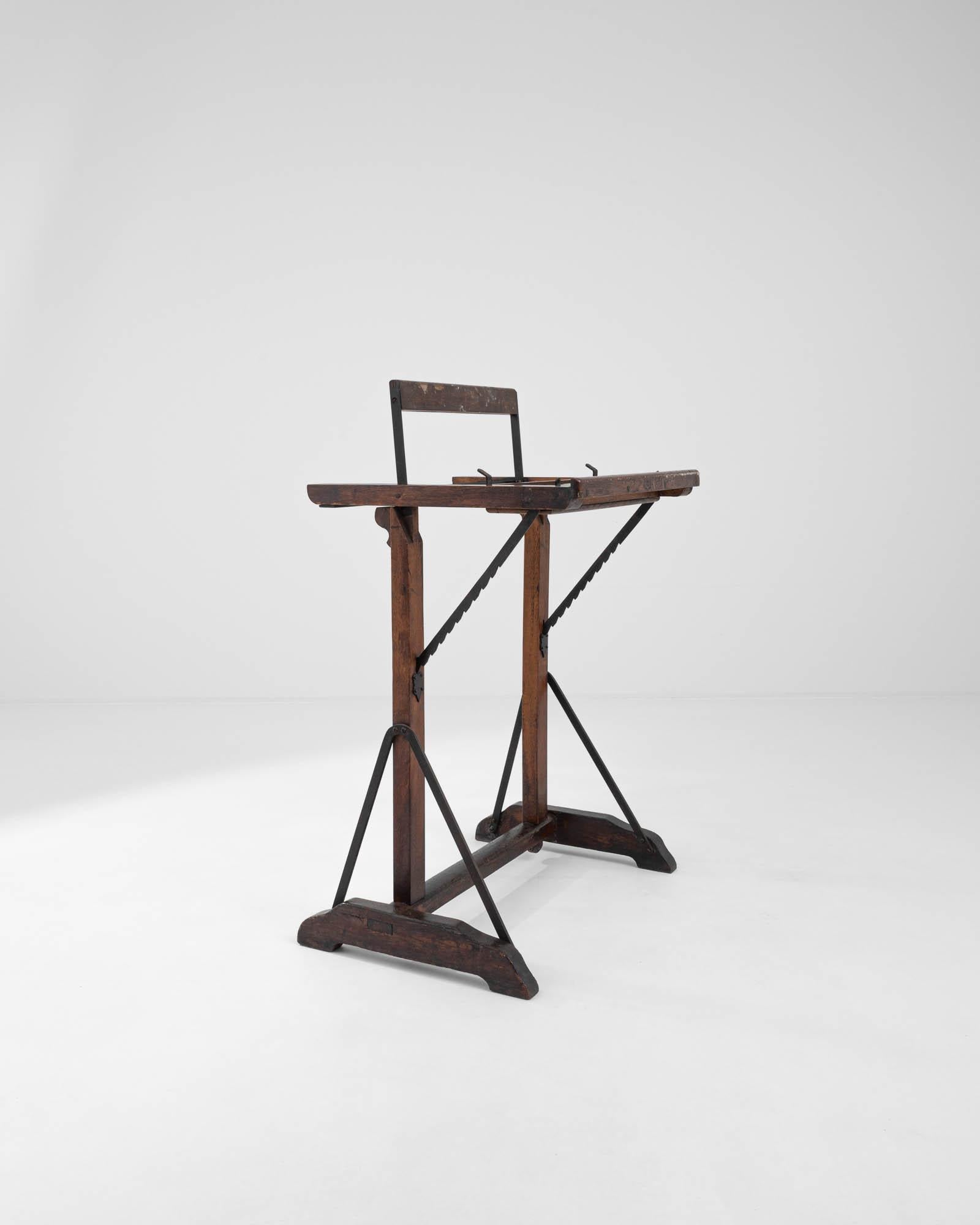 1900s French Wooden Easel 1