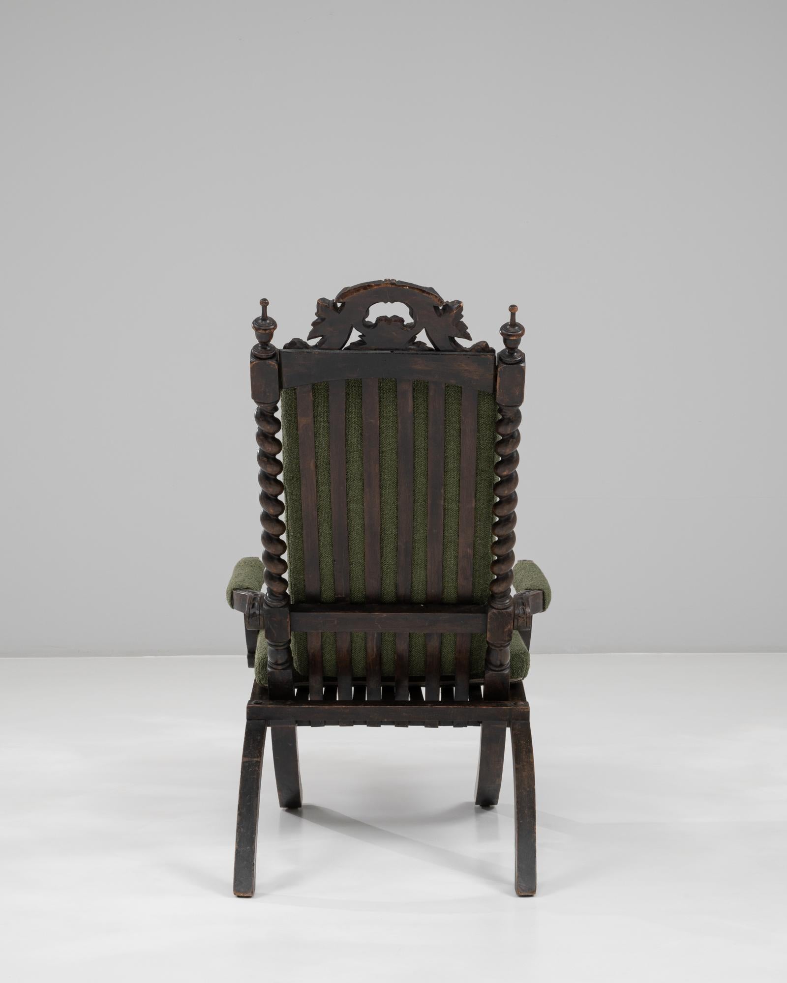 Poltrona Foldes in legno francese del 1900 con cuscini imbottiti In condizioni buone in vendita a High Point, NC