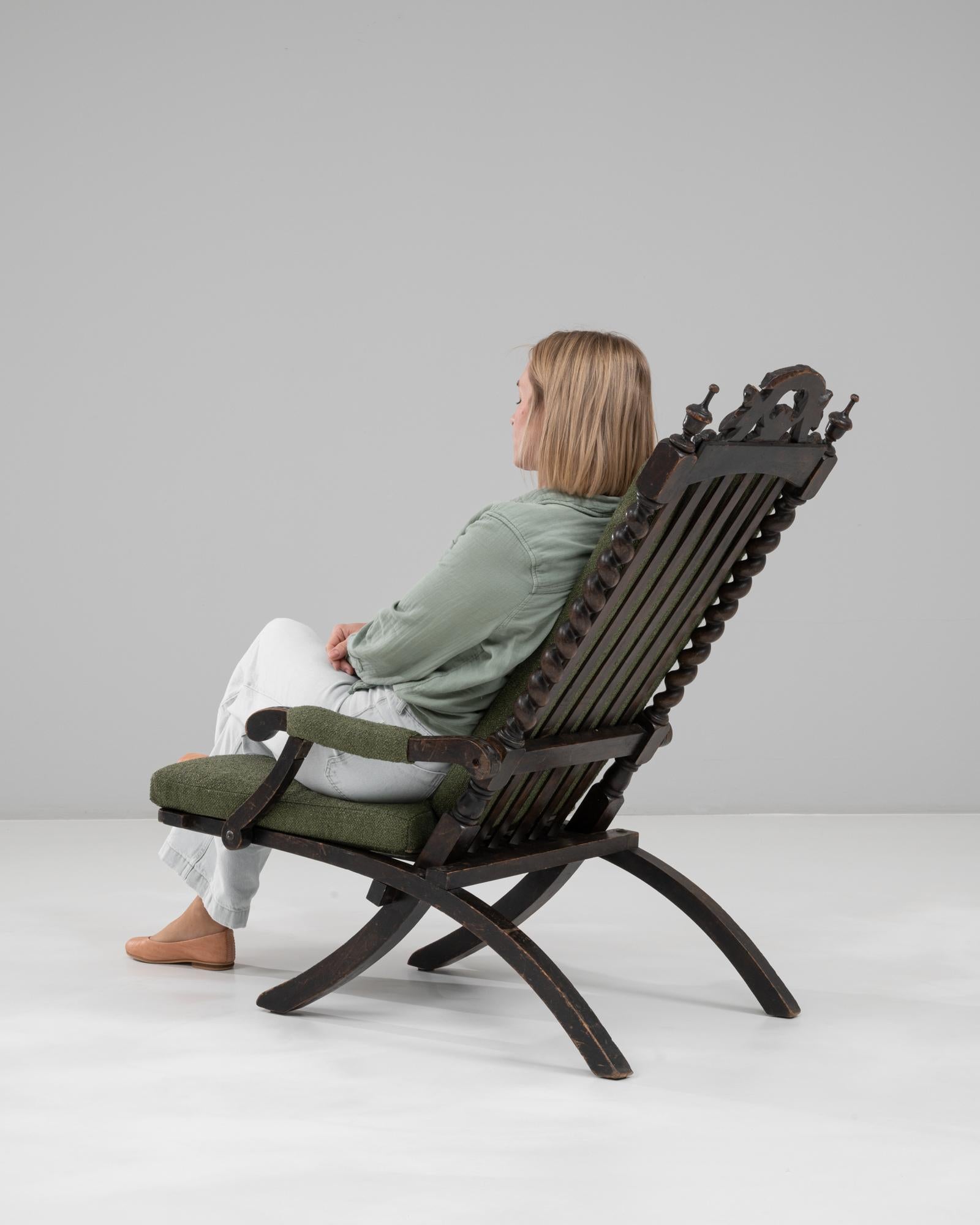 Poltrona Foldes in legno francese del 1900 con cuscini imbottiti in vendita 1