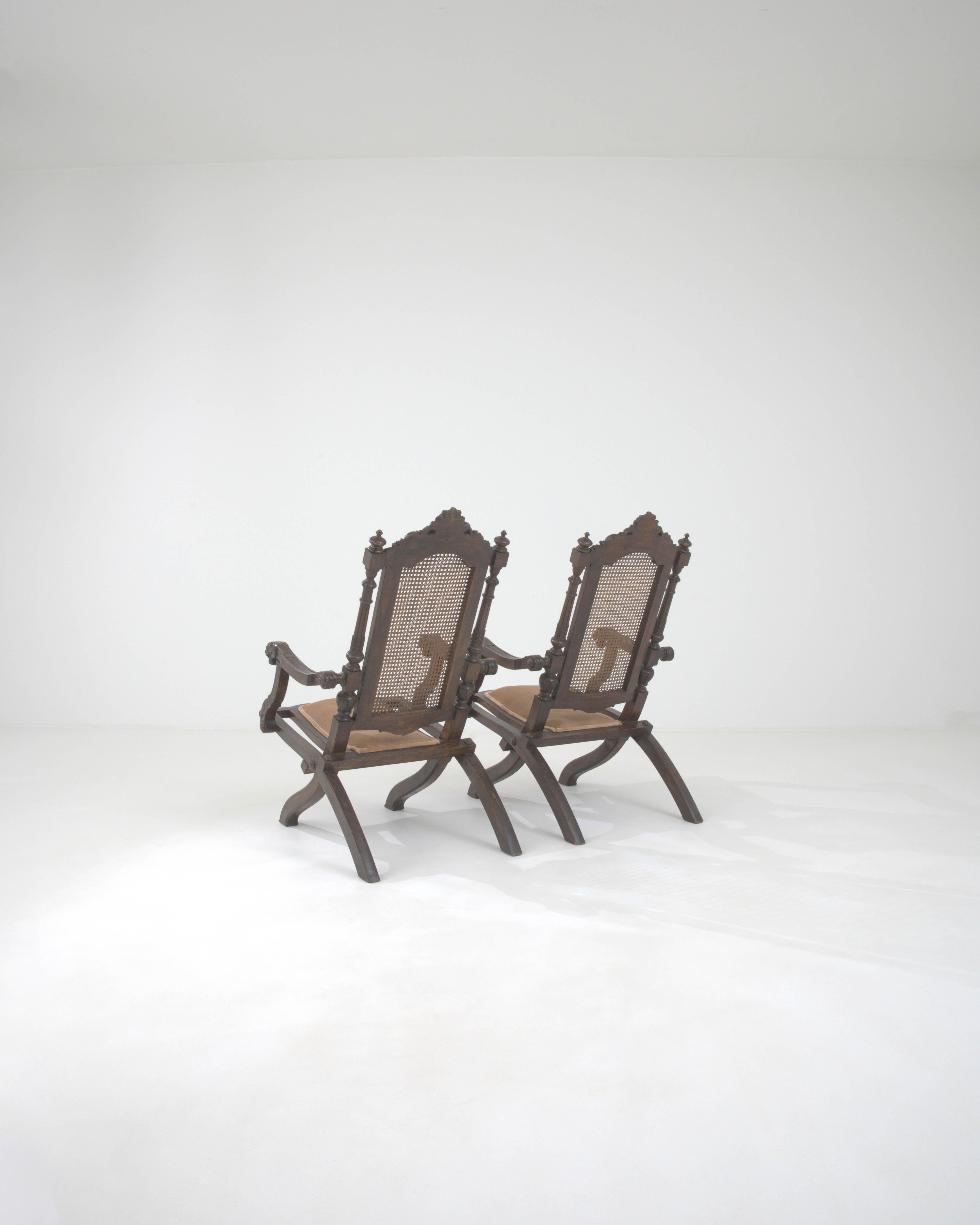 Paire de fauteuils pliants français en bois des années 1900 avec sièges rembourrés en vente 1