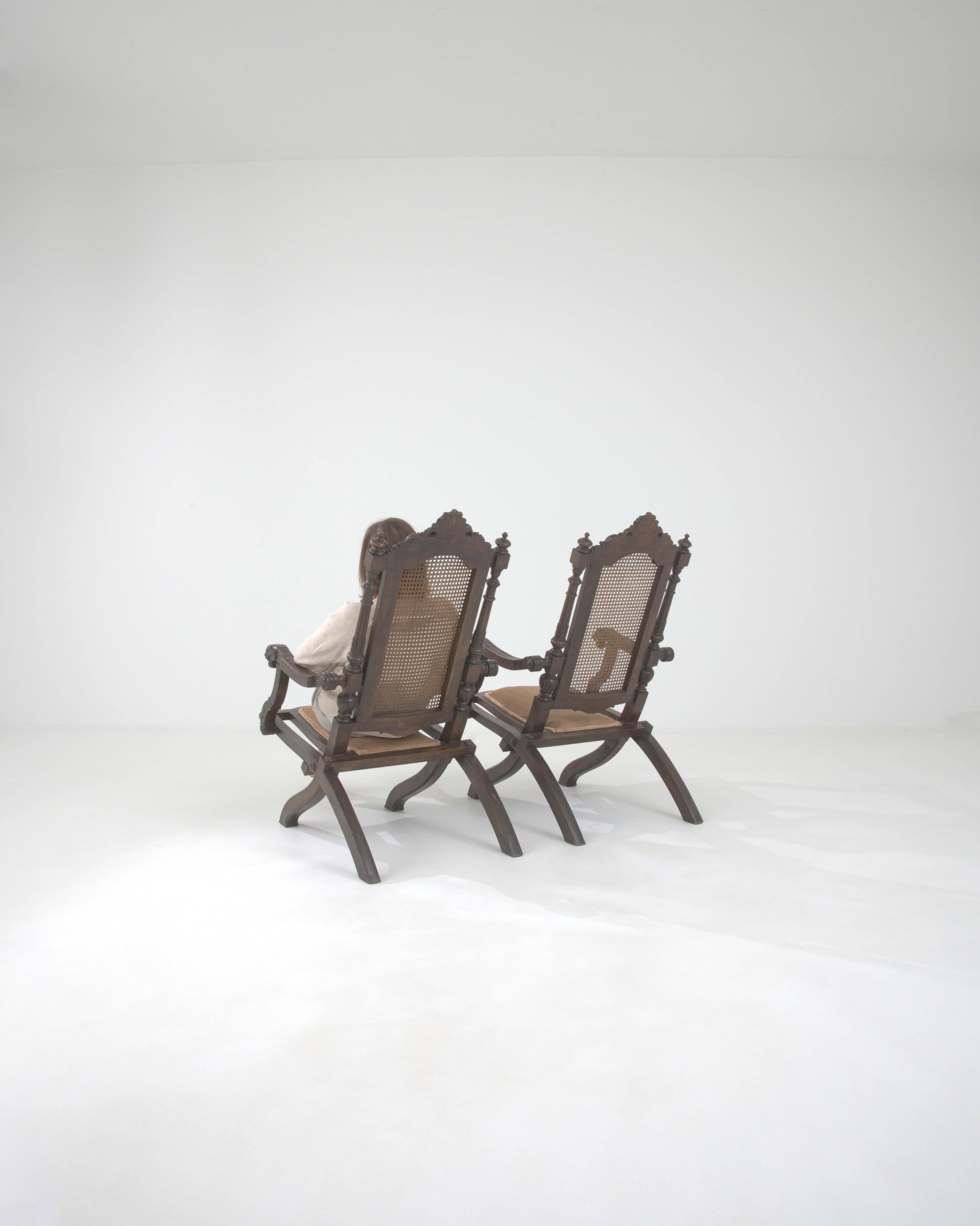 Paire de fauteuils pliants français en bois des années 1900 avec sièges rembourrés en vente 2