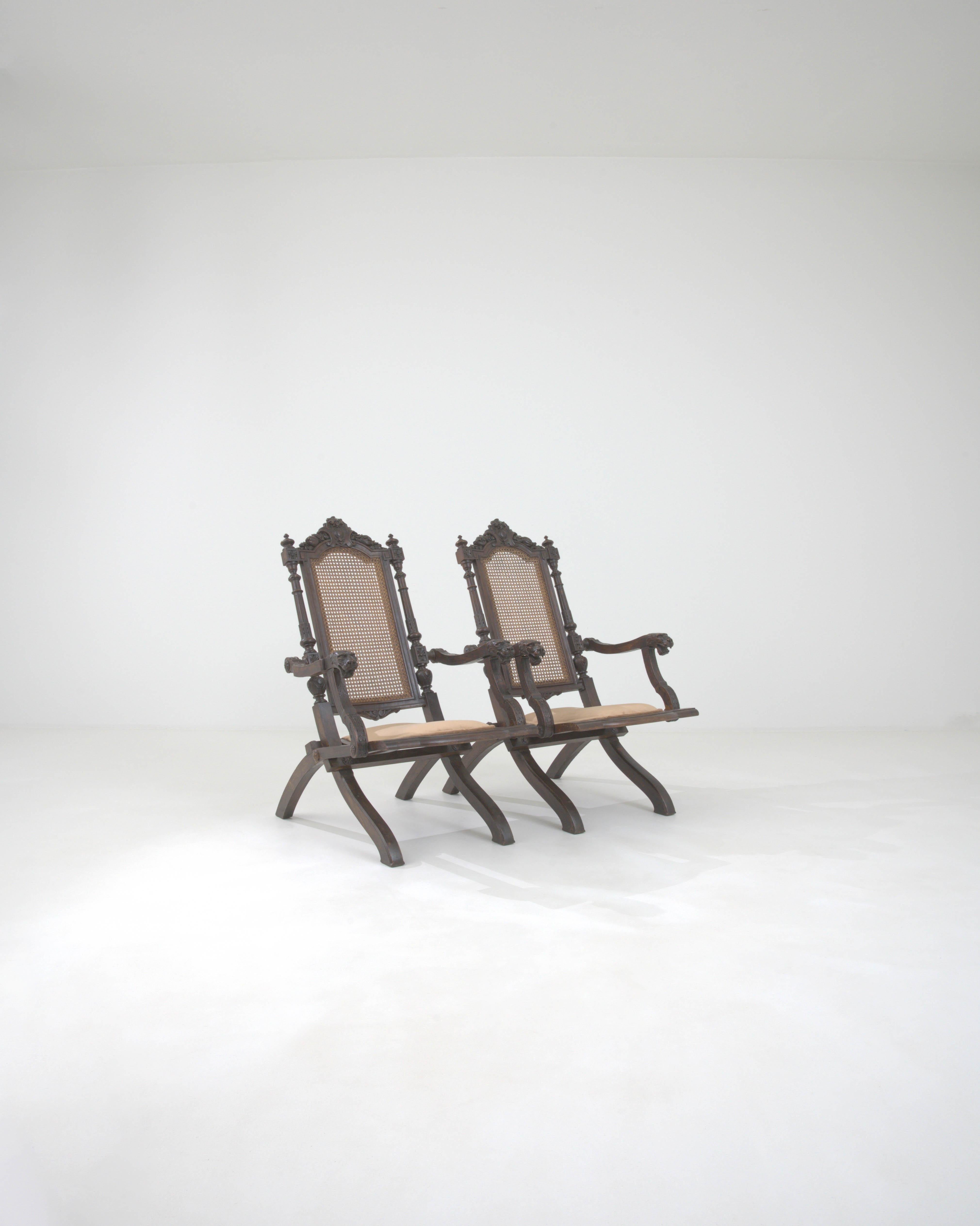 Paire de fauteuils pliants français en bois des années 1900 avec sièges rembourrés en vente 3