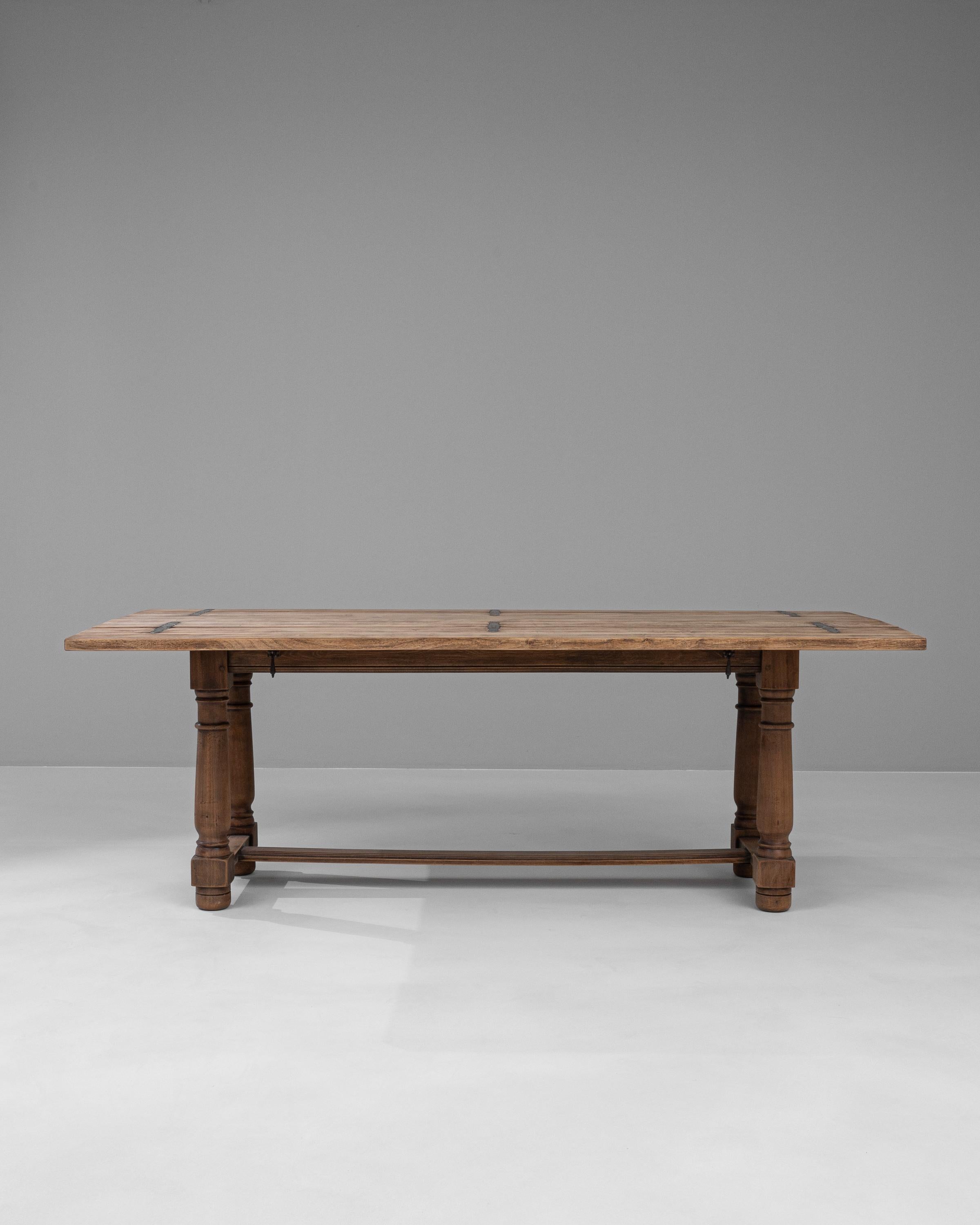 Français Table pliante française en bois des années 1900 en vente
