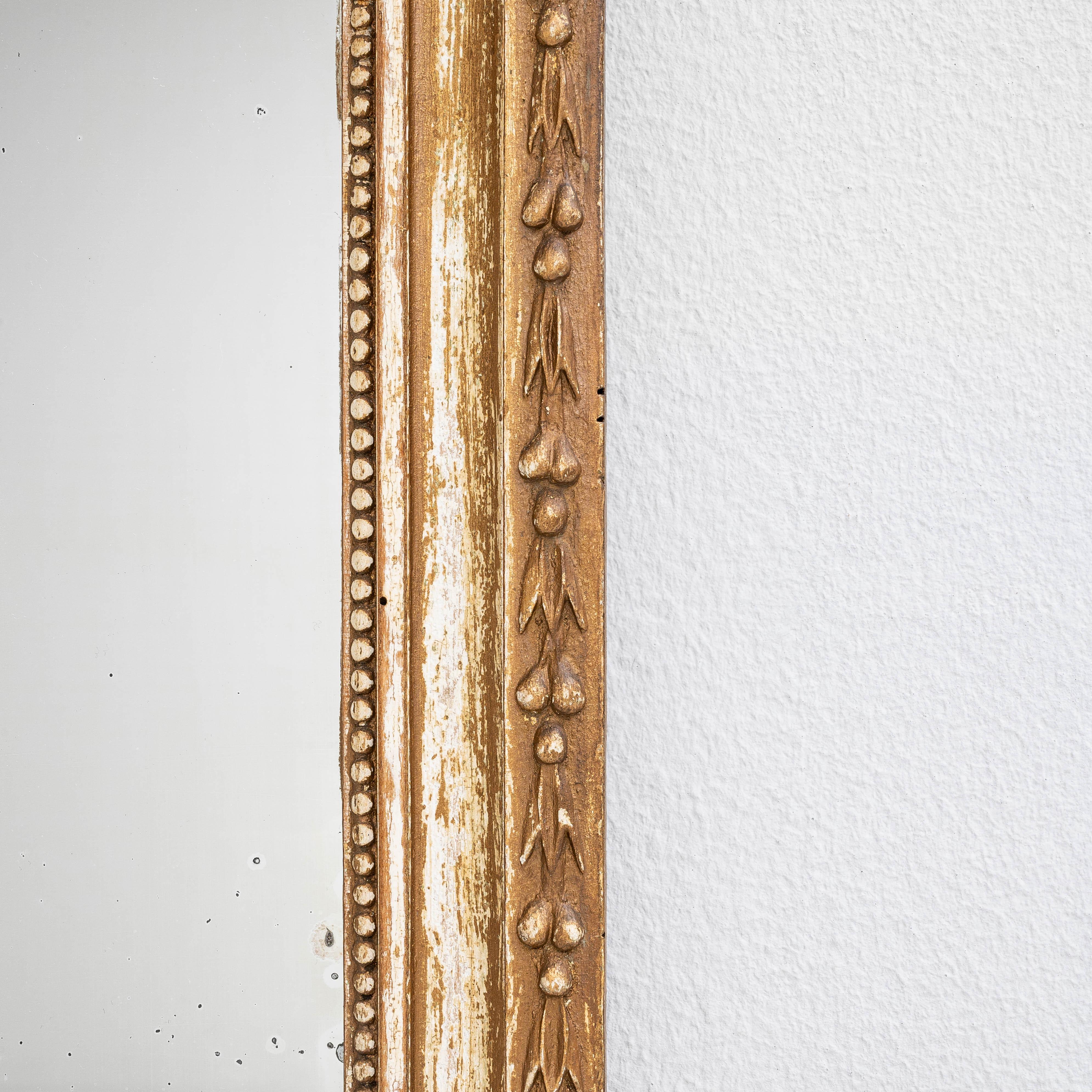 Specchio francese in legno del 1900 con figure intagliate in vendita 4