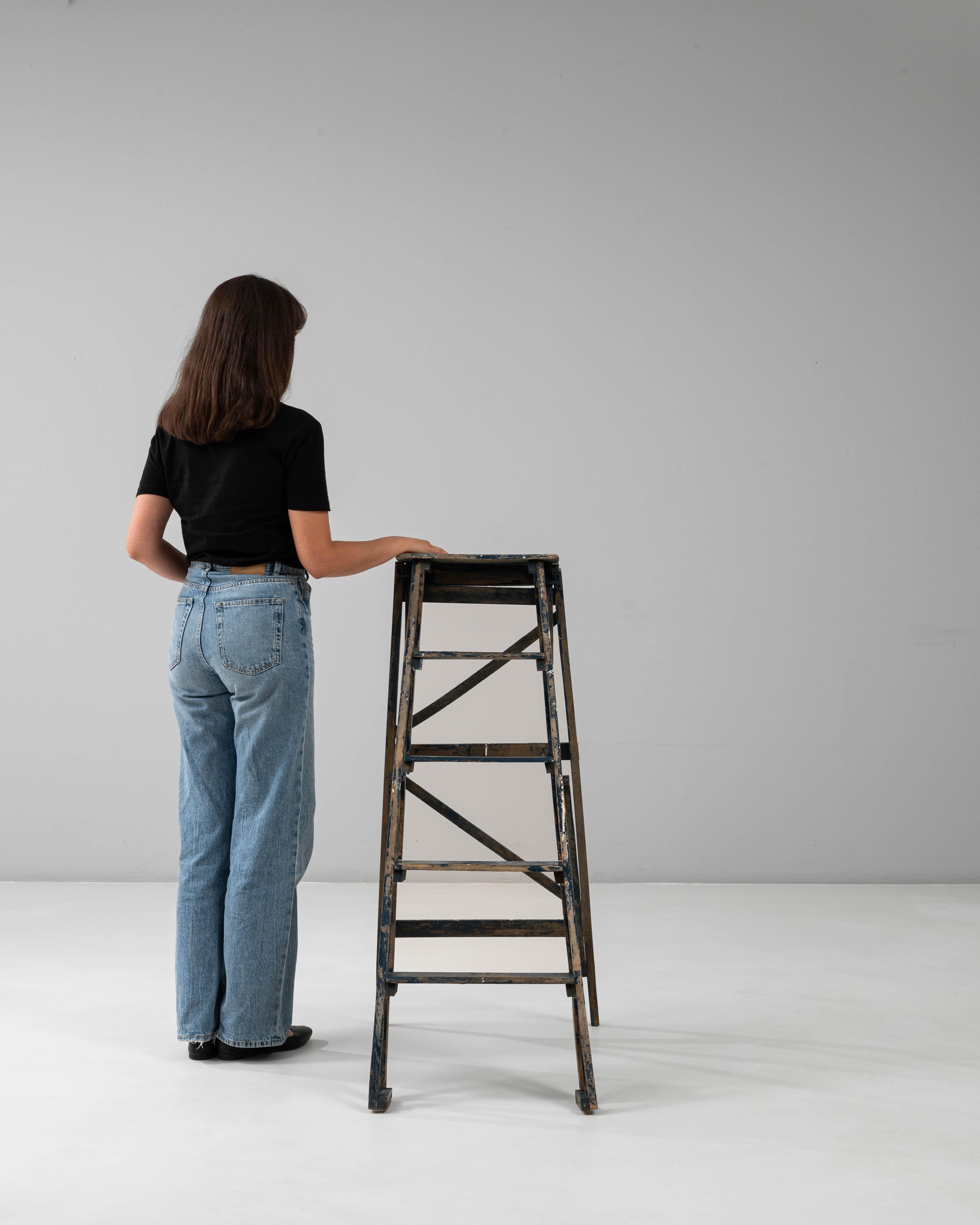 Scala da pittore in legno francese del 1900 In condizioni buone in vendita a High Point, NC