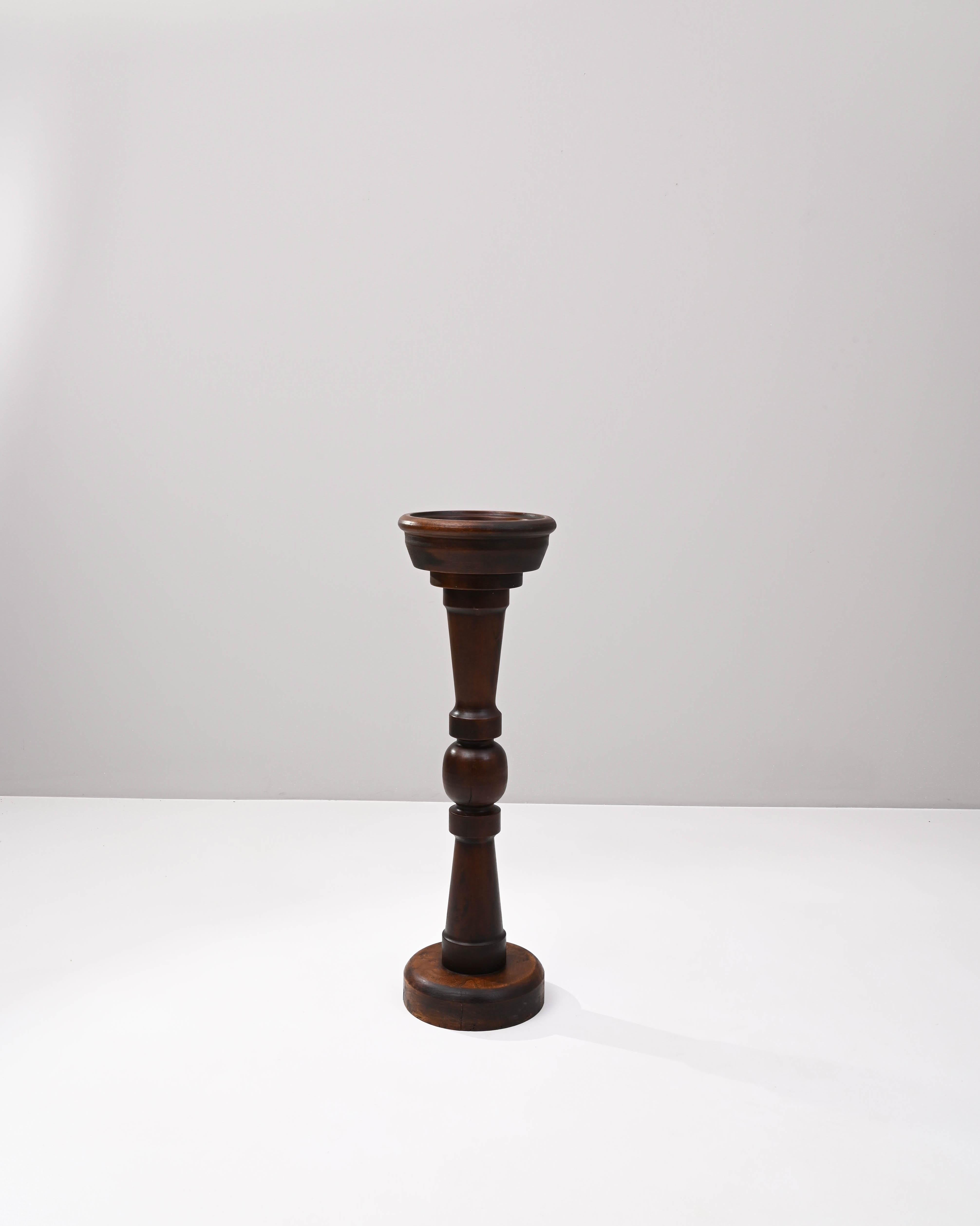 1900s French Wooden Pedestal In Good Condition In High Point, NC