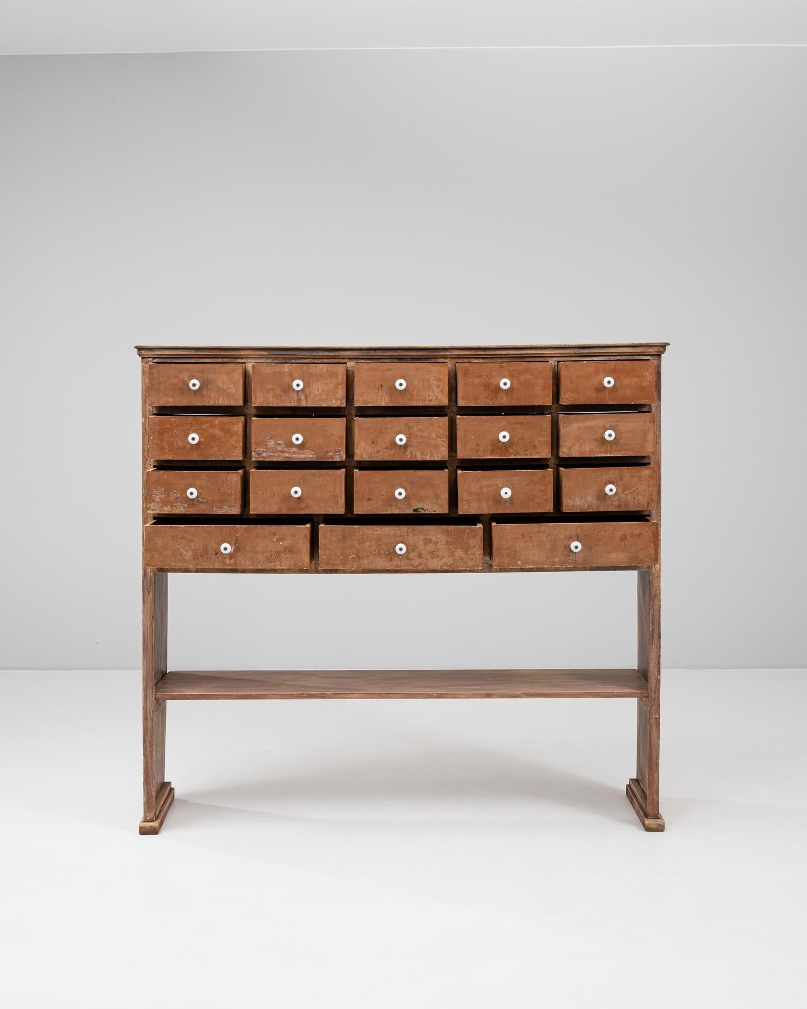 1900s French Wooden Pharmacy Chest Of Drawers In condizioni buone in vendita a High Point, NC