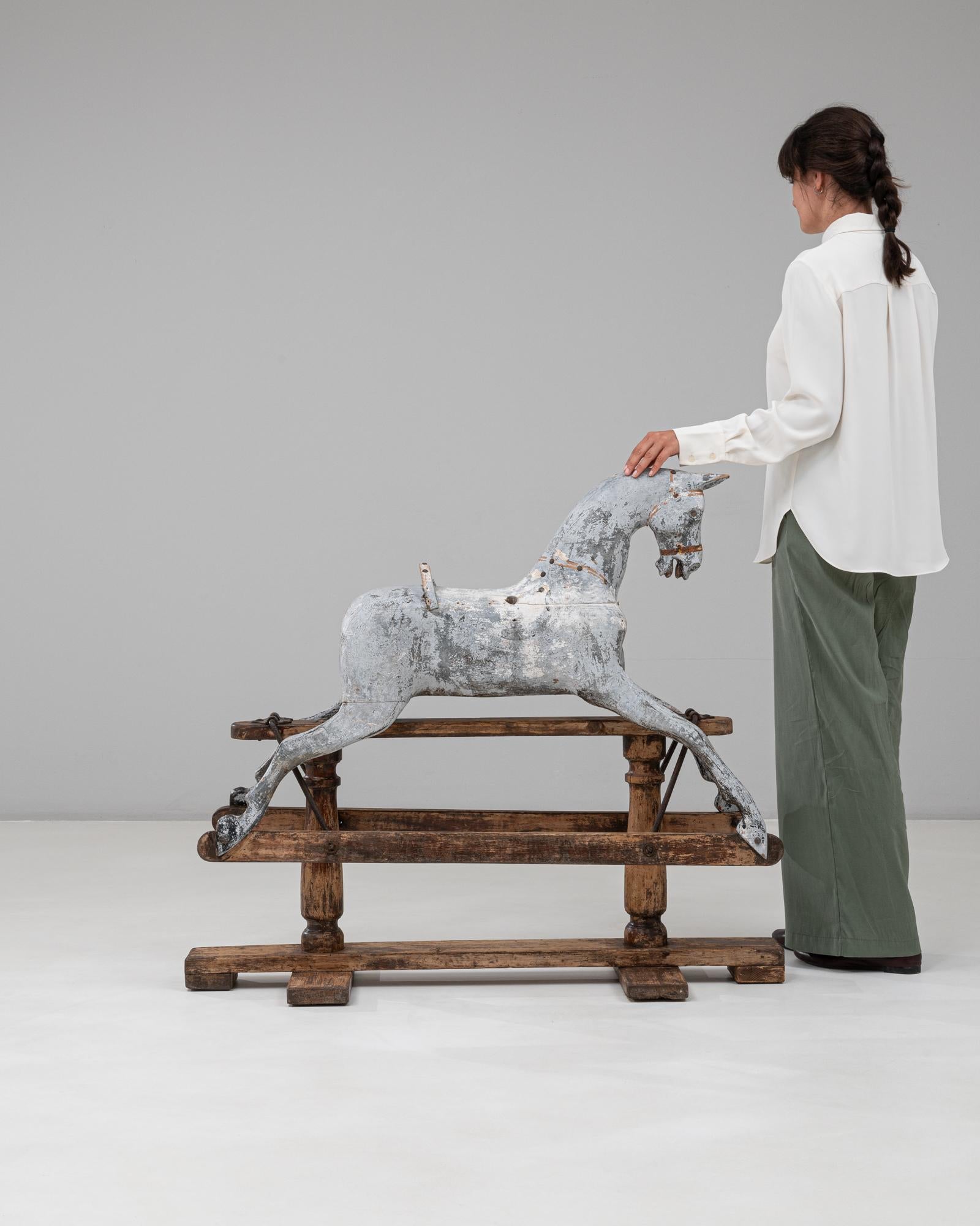 Cheval à bascule en bois français des années 1900 Bon état - En vente à High Point, NC