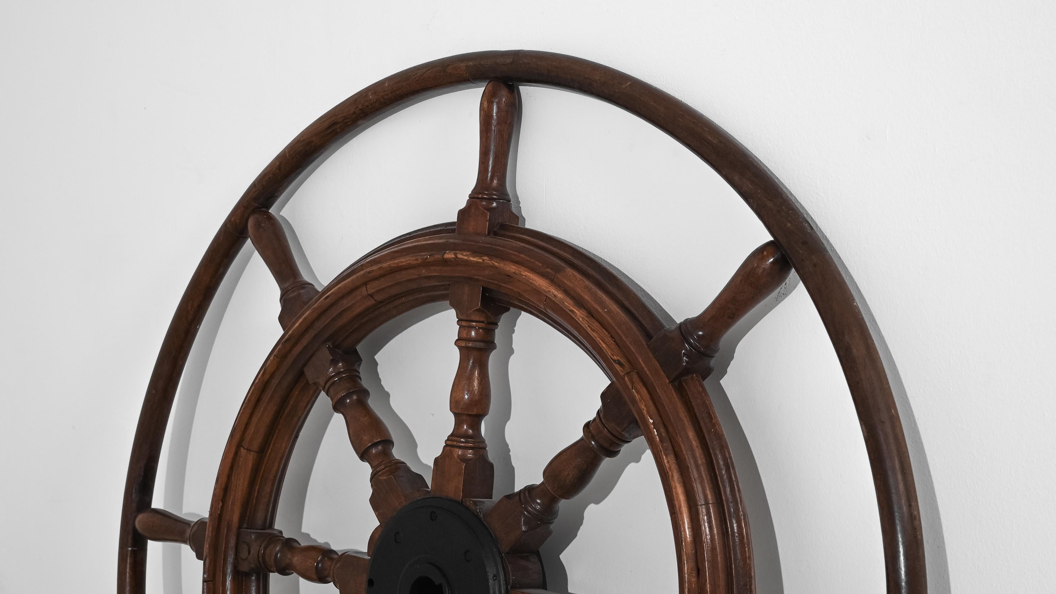 1900s French Wooden Ship Steering Wheel In Good Condition For Sale In High Point, NC