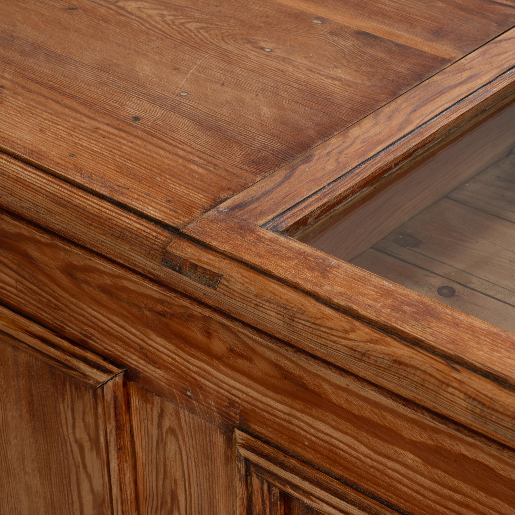 Bancone di legno francese del 1900 in vendita 11