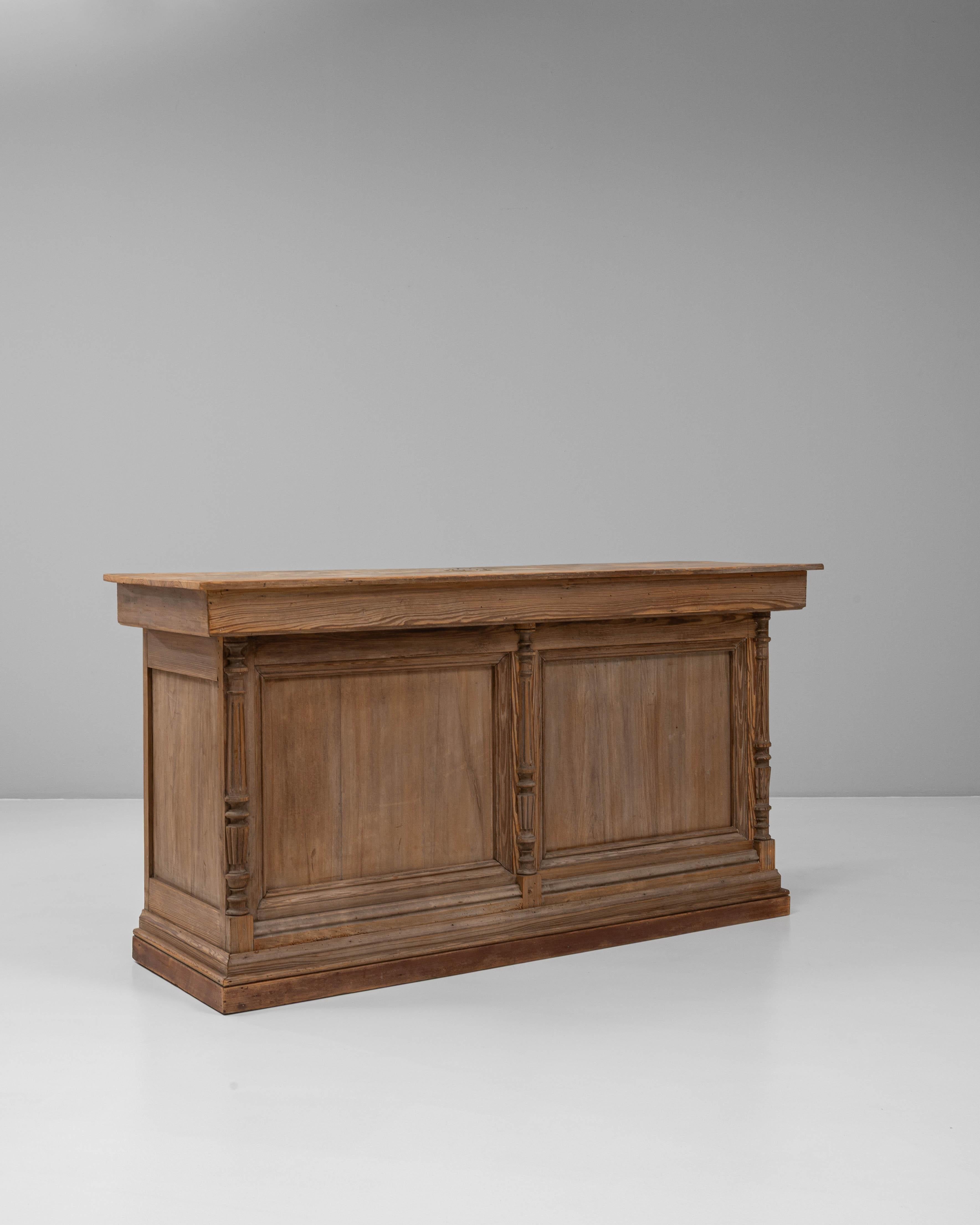 Bancone di legno francese del 1900 In condizioni buone in vendita a High Point, NC