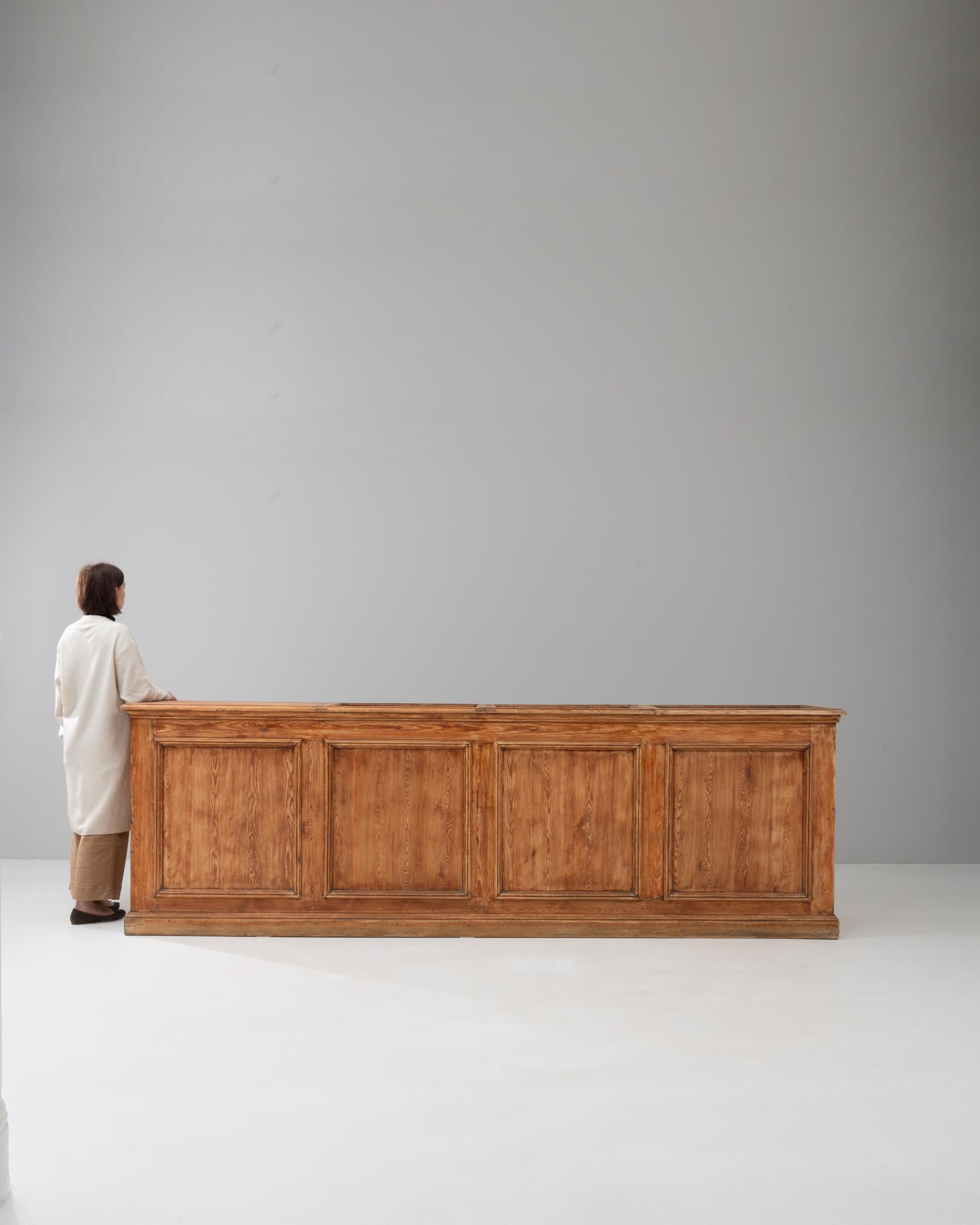 Bancone di legno francese del 1900 In condizioni buone in vendita a High Point, NC