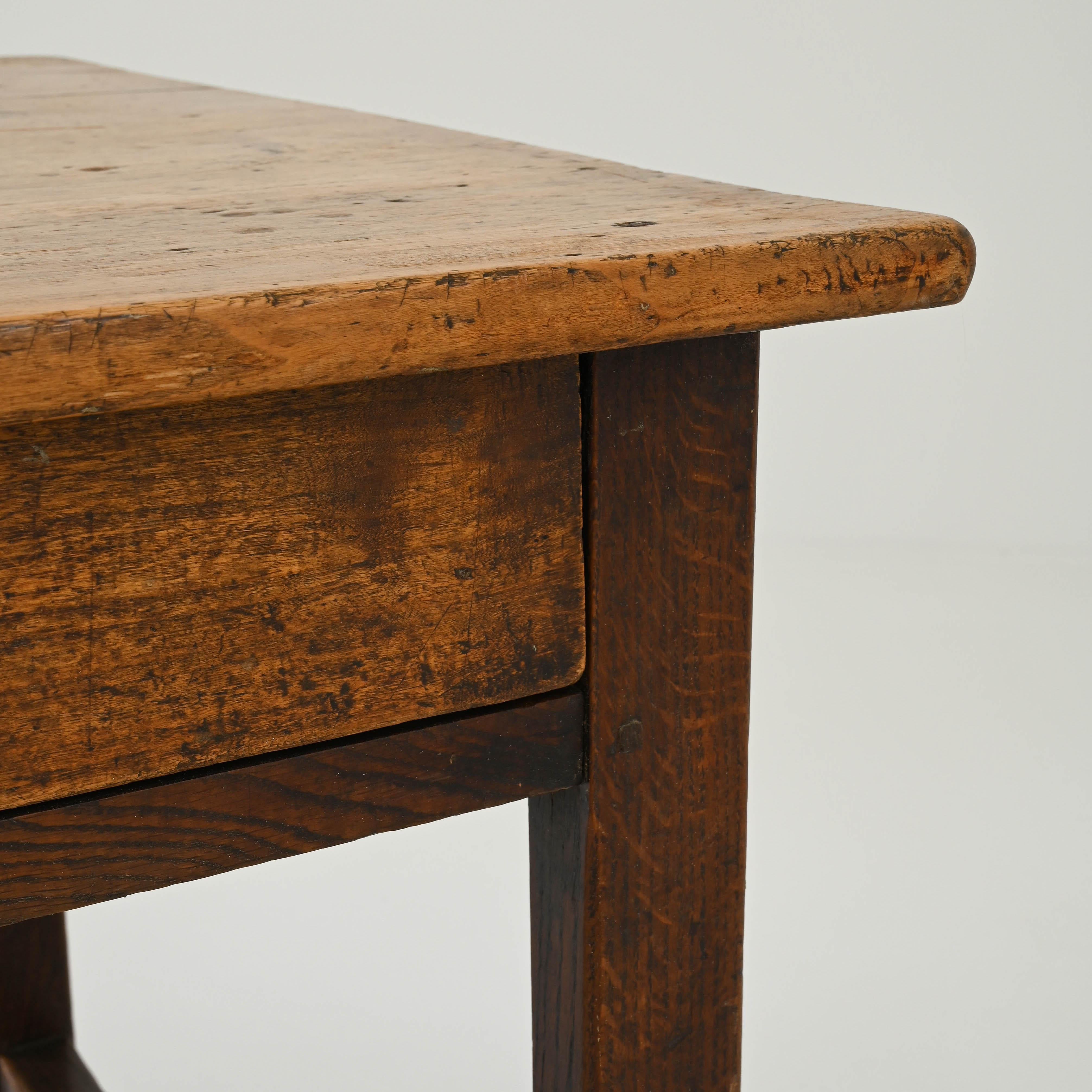 Table d'appoint en bois français des années 1900  en vente 4