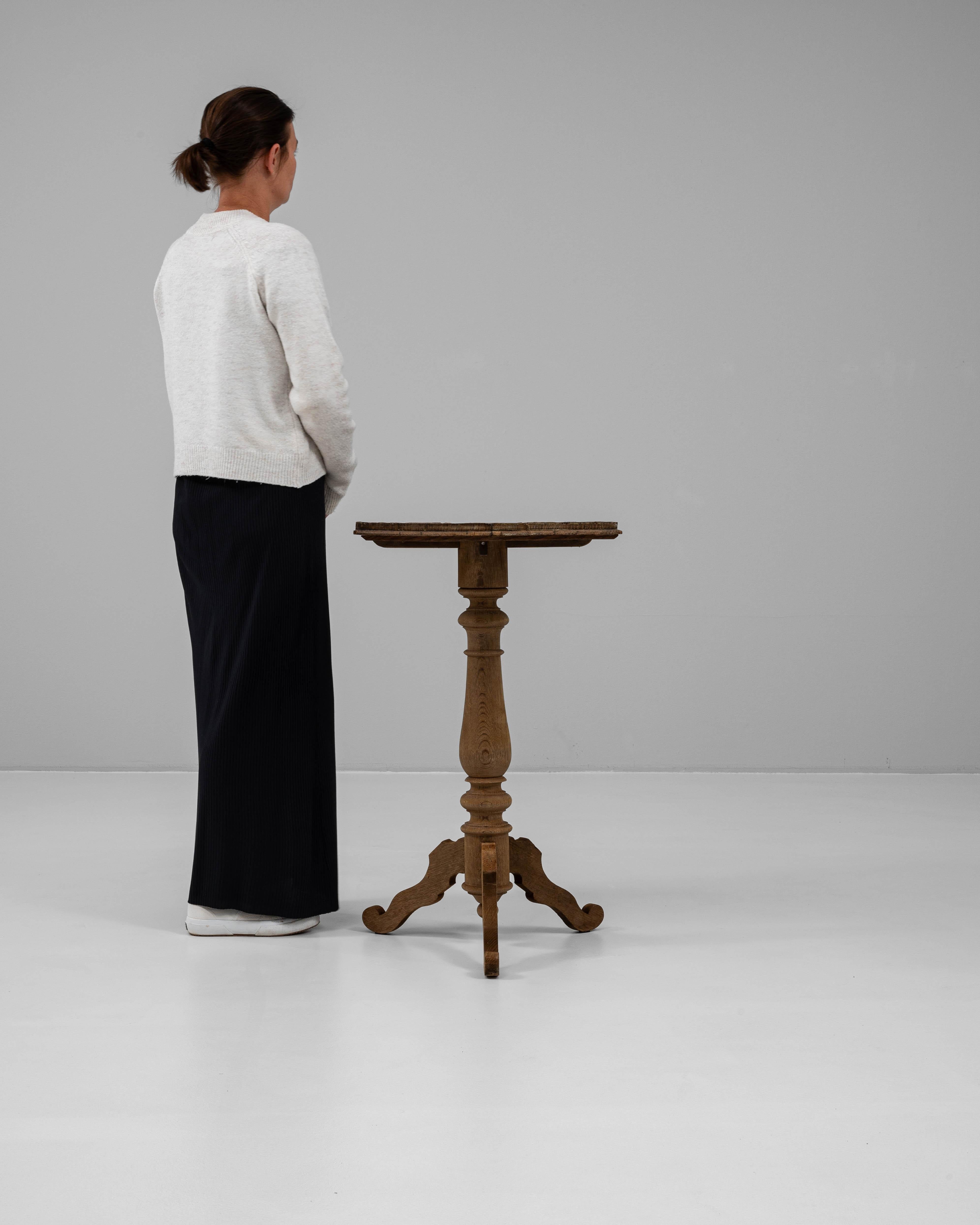 Français 1900s French Wooden Side Table en vente