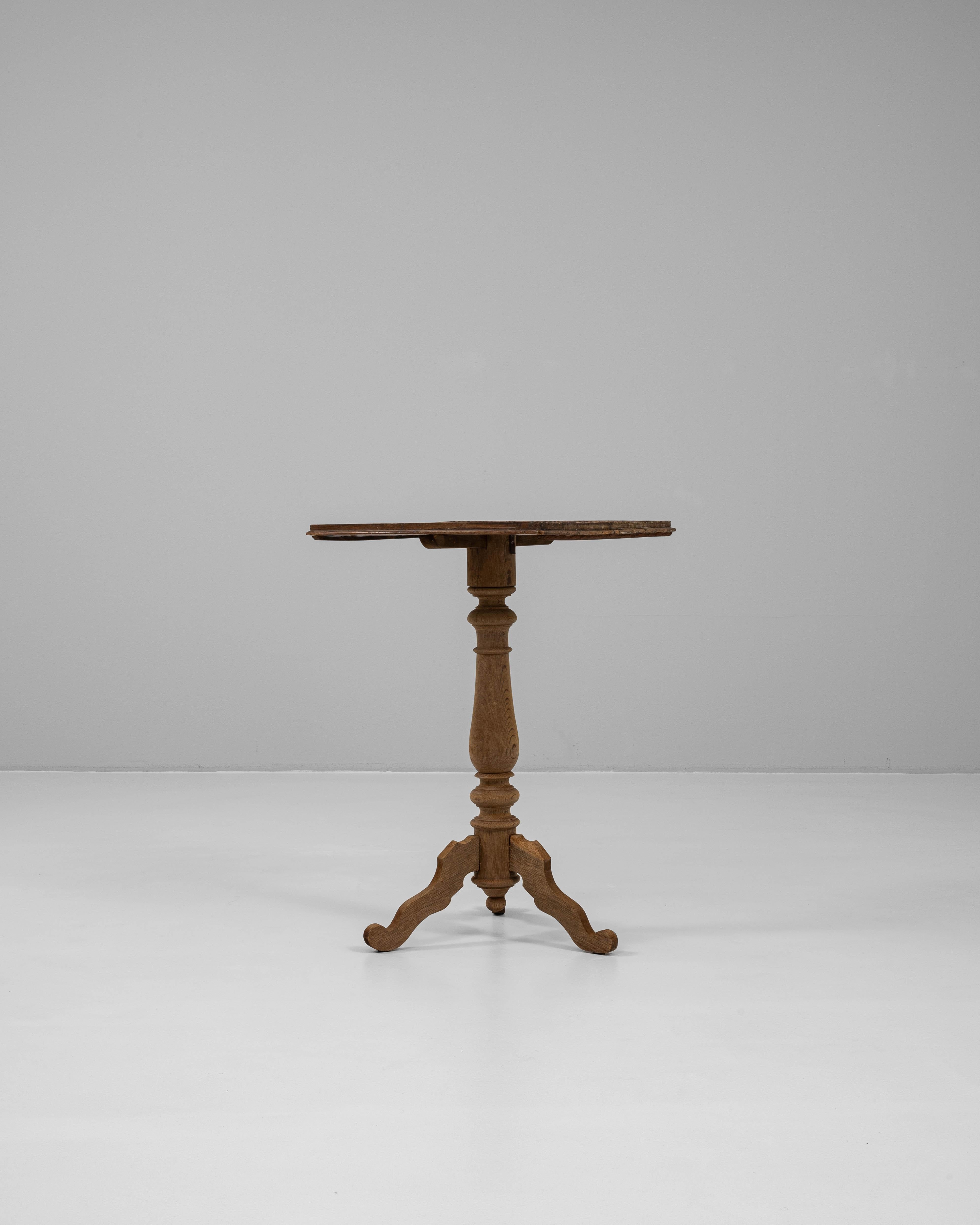 1900s French Wooden Side Table Bon état - En vente à High Point, NC