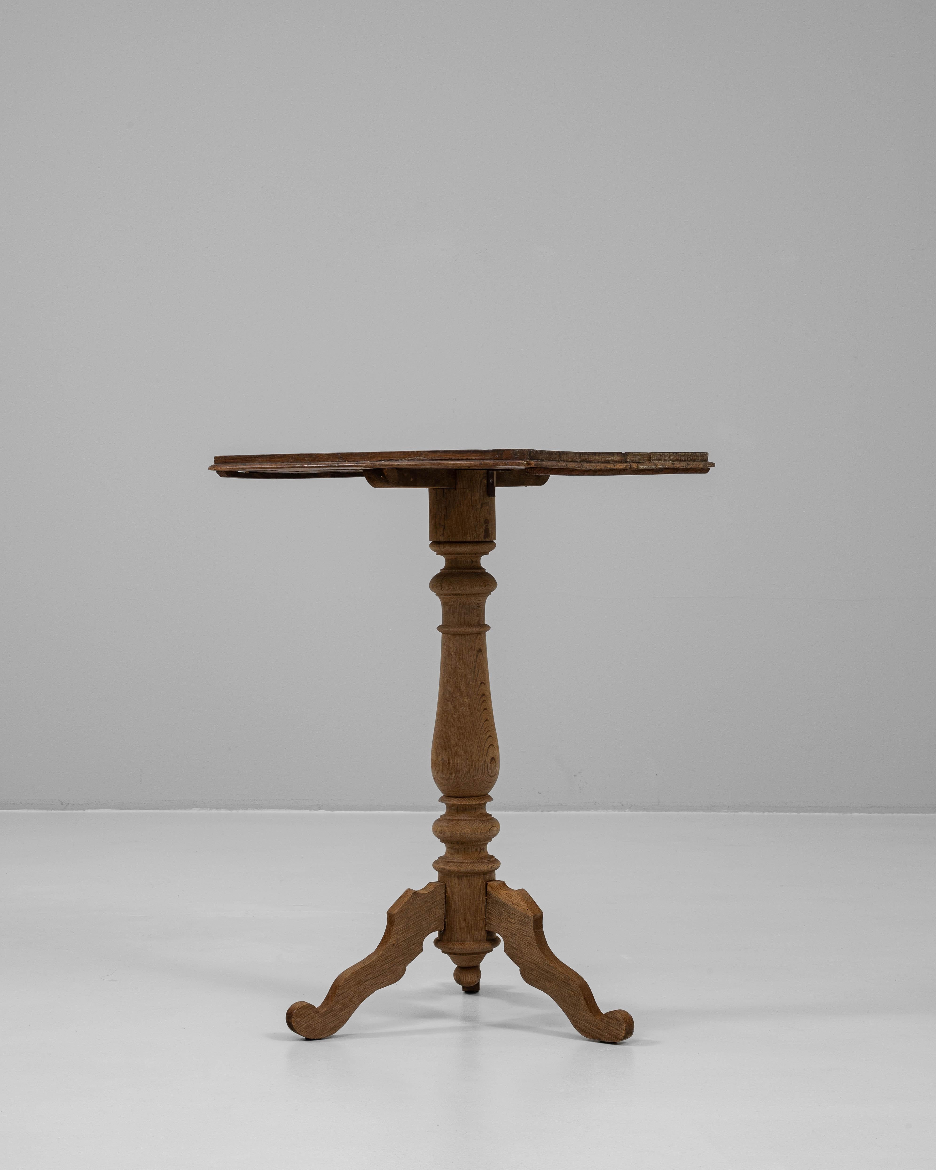 20ième siècle 1900s French Wooden Side Table en vente