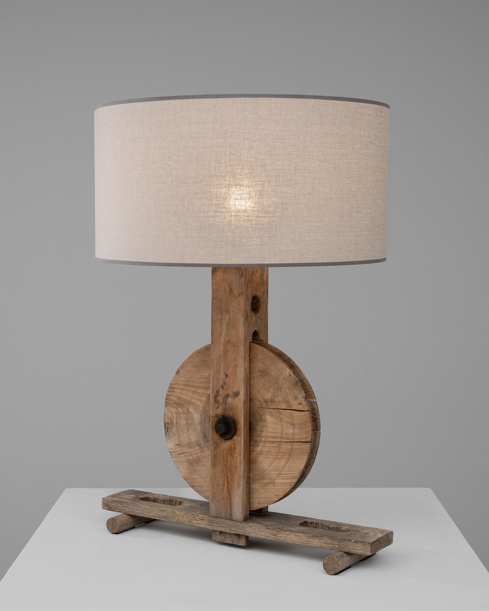 20ième siècle Lampe de table en bois française des années 1900 en vente