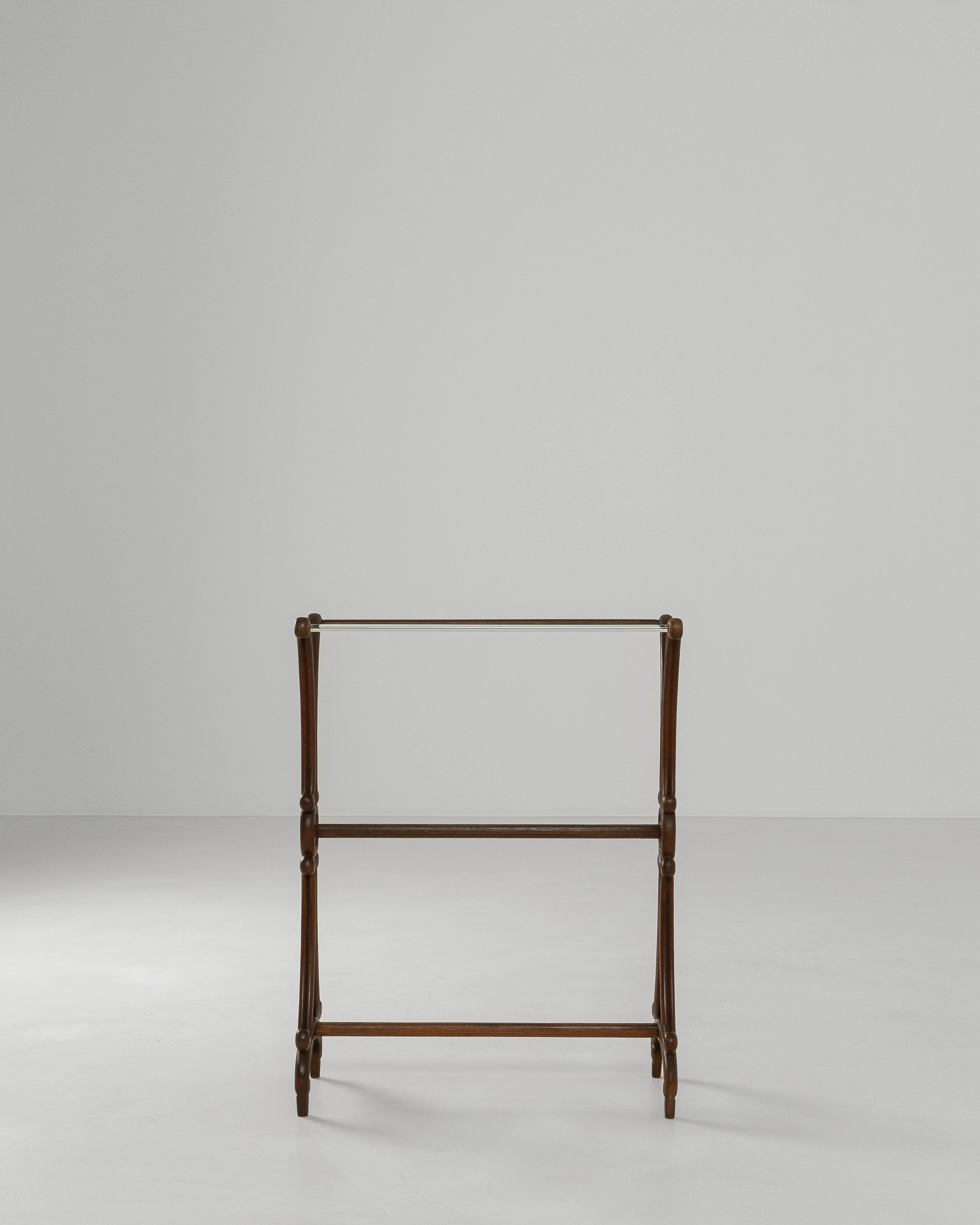 This early 1900s French wooden towel rack showcases graceful craftsmanship and understated decorative detail. Constructed from solid wood with a warm, aged patina, the piece features elegantly curved uprights connected by horizontal bars designed