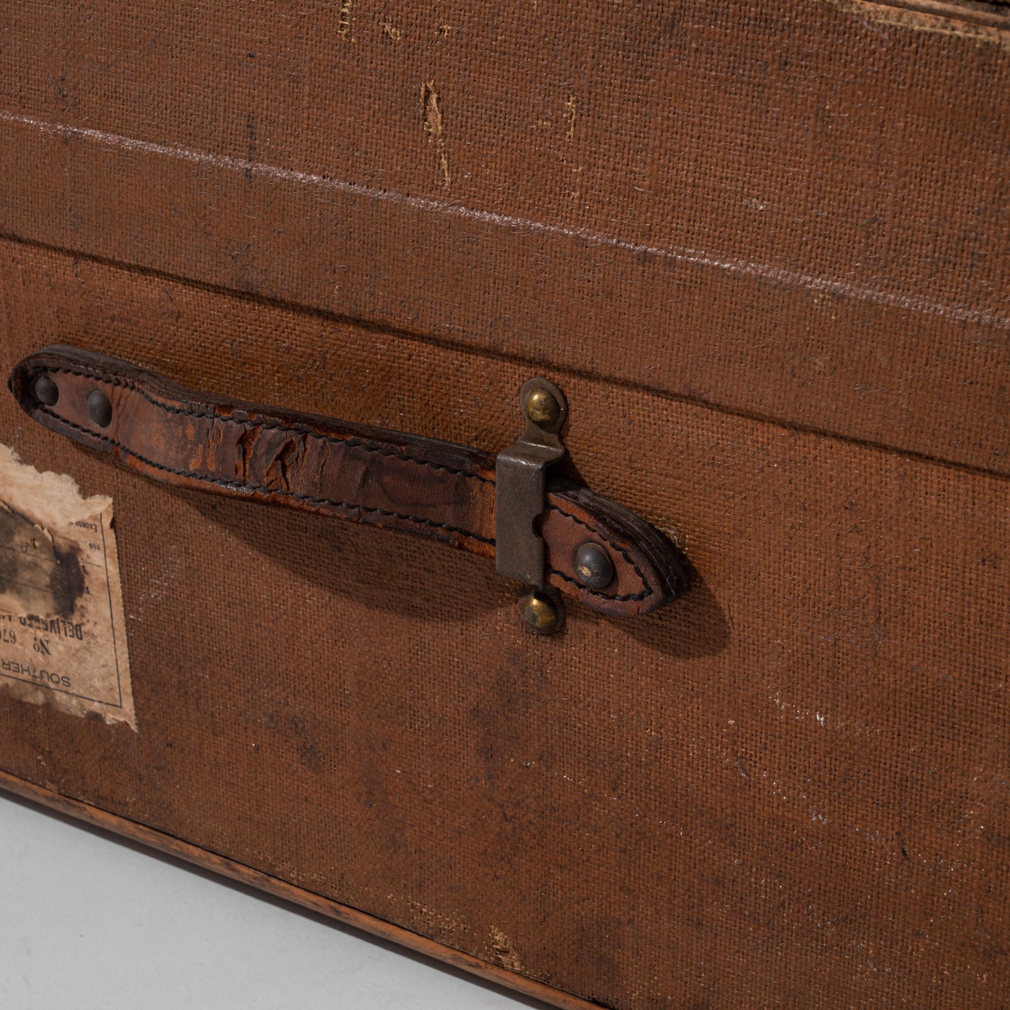 1900s French Wooden Trunk For Sale 6