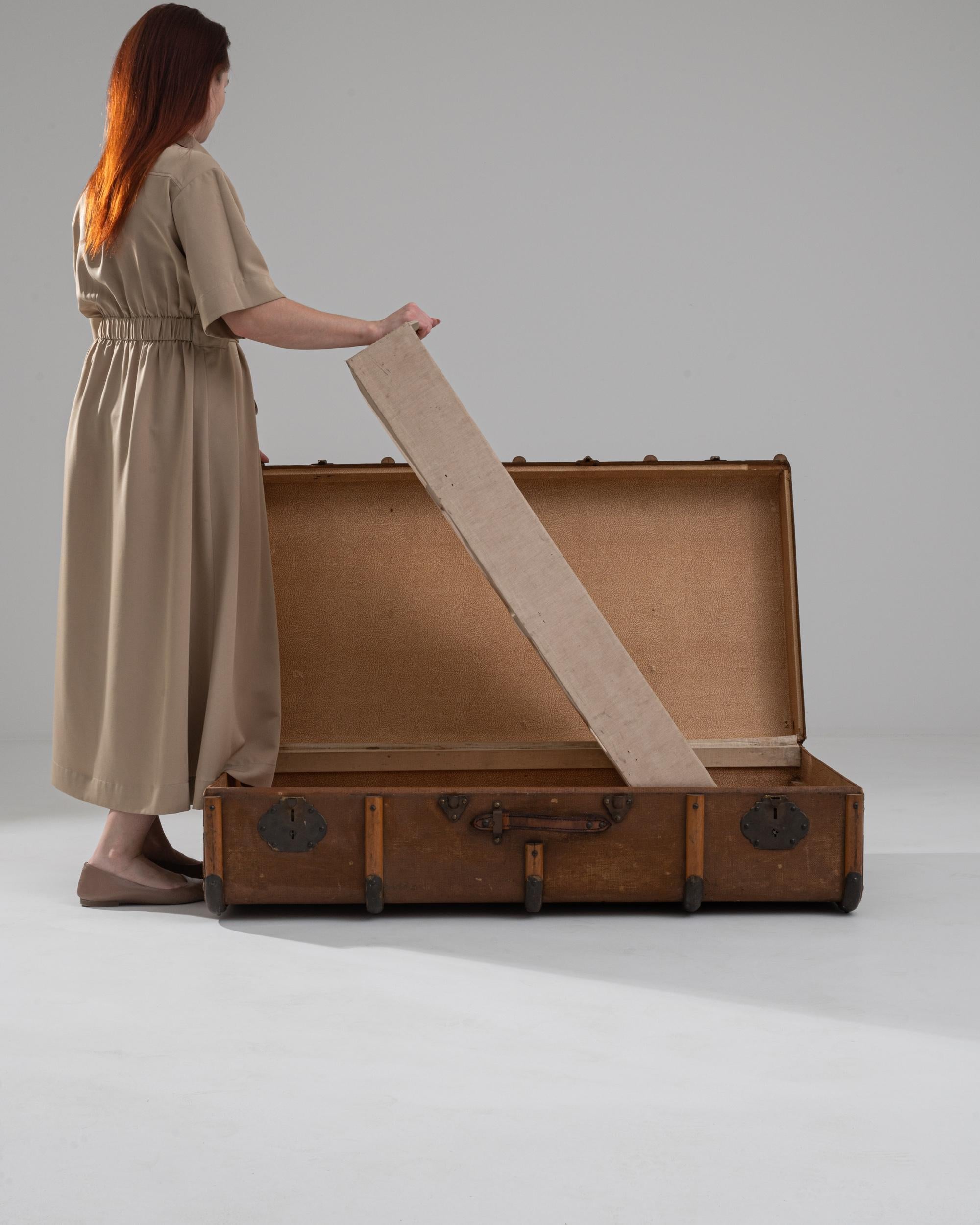 20th Century 1900s French Wooden Trunk For Sale