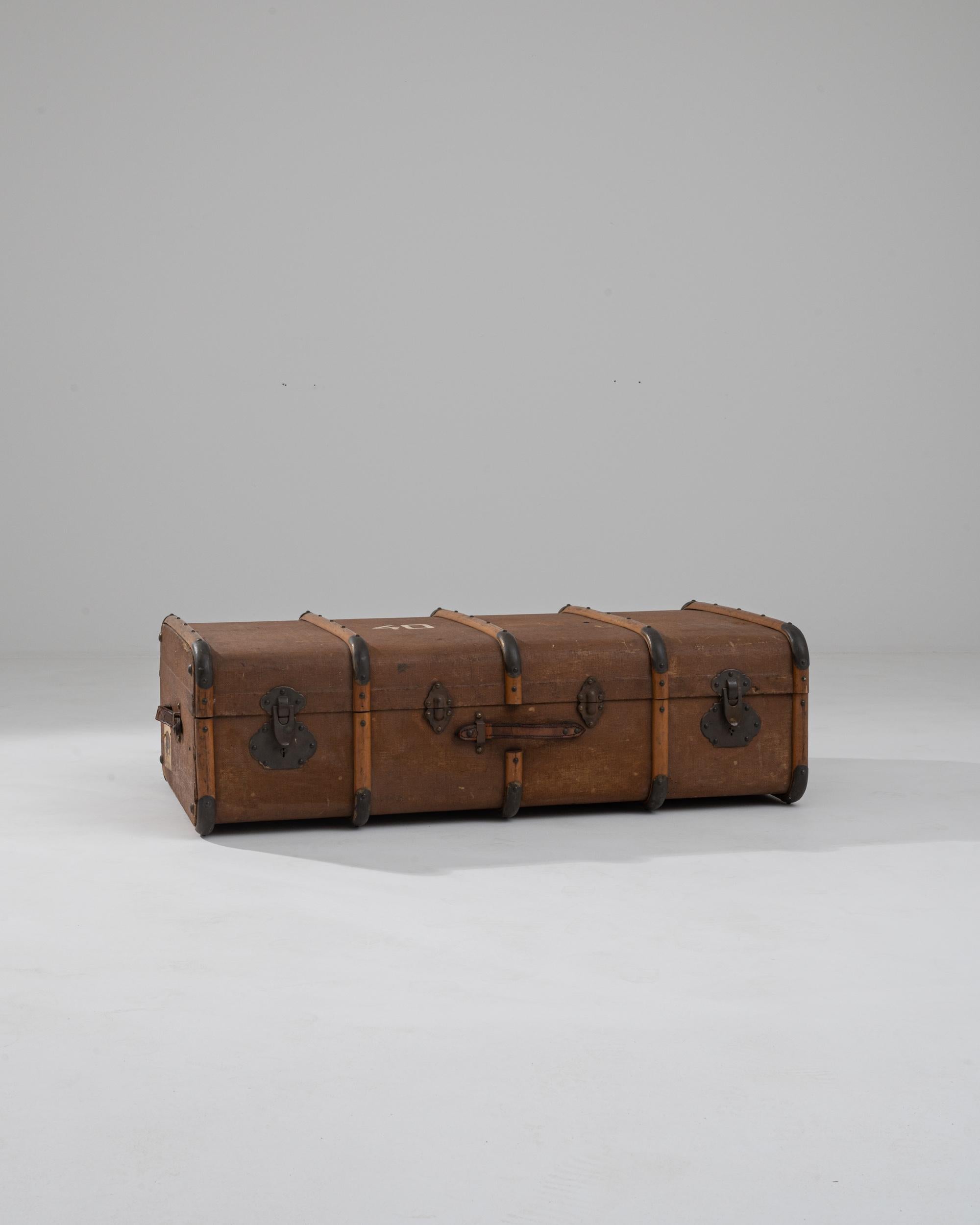 1900s French Wooden Trunk For Sale 1