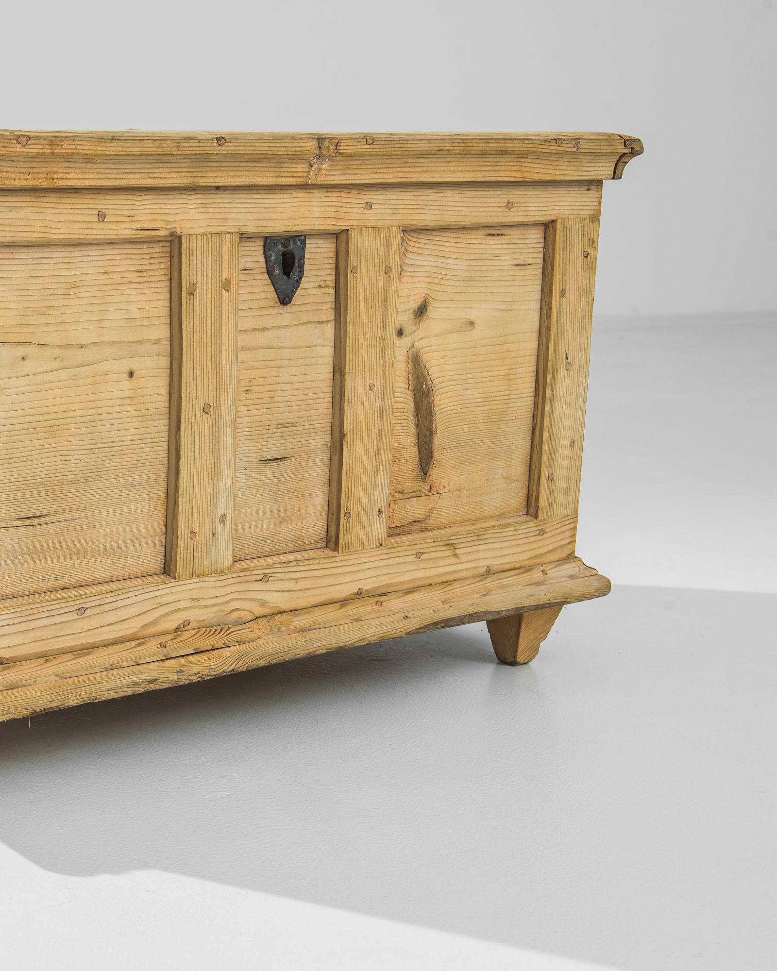 1900s French Wooden Trunk 2
