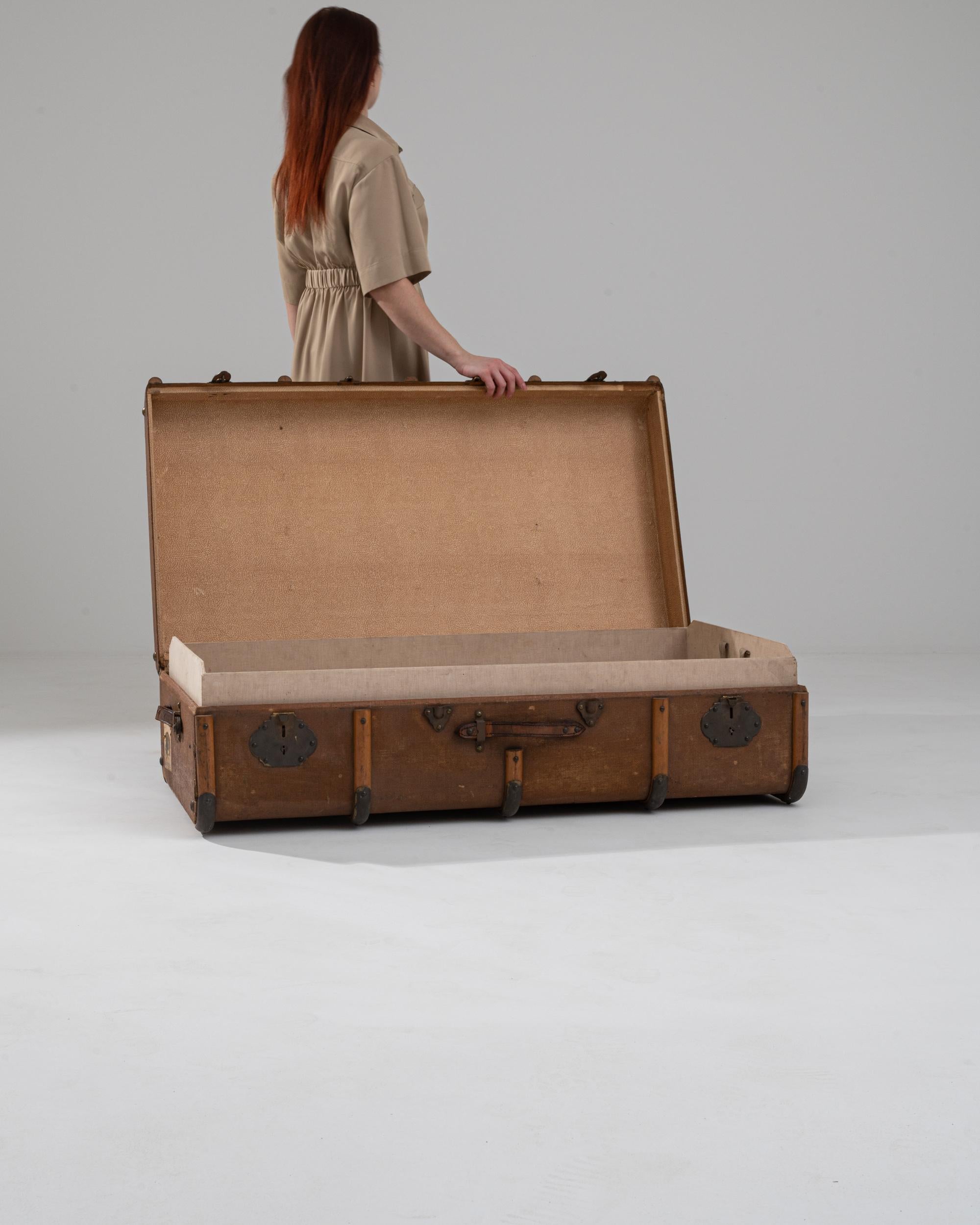 1900s French Wooden Trunk For Sale 2