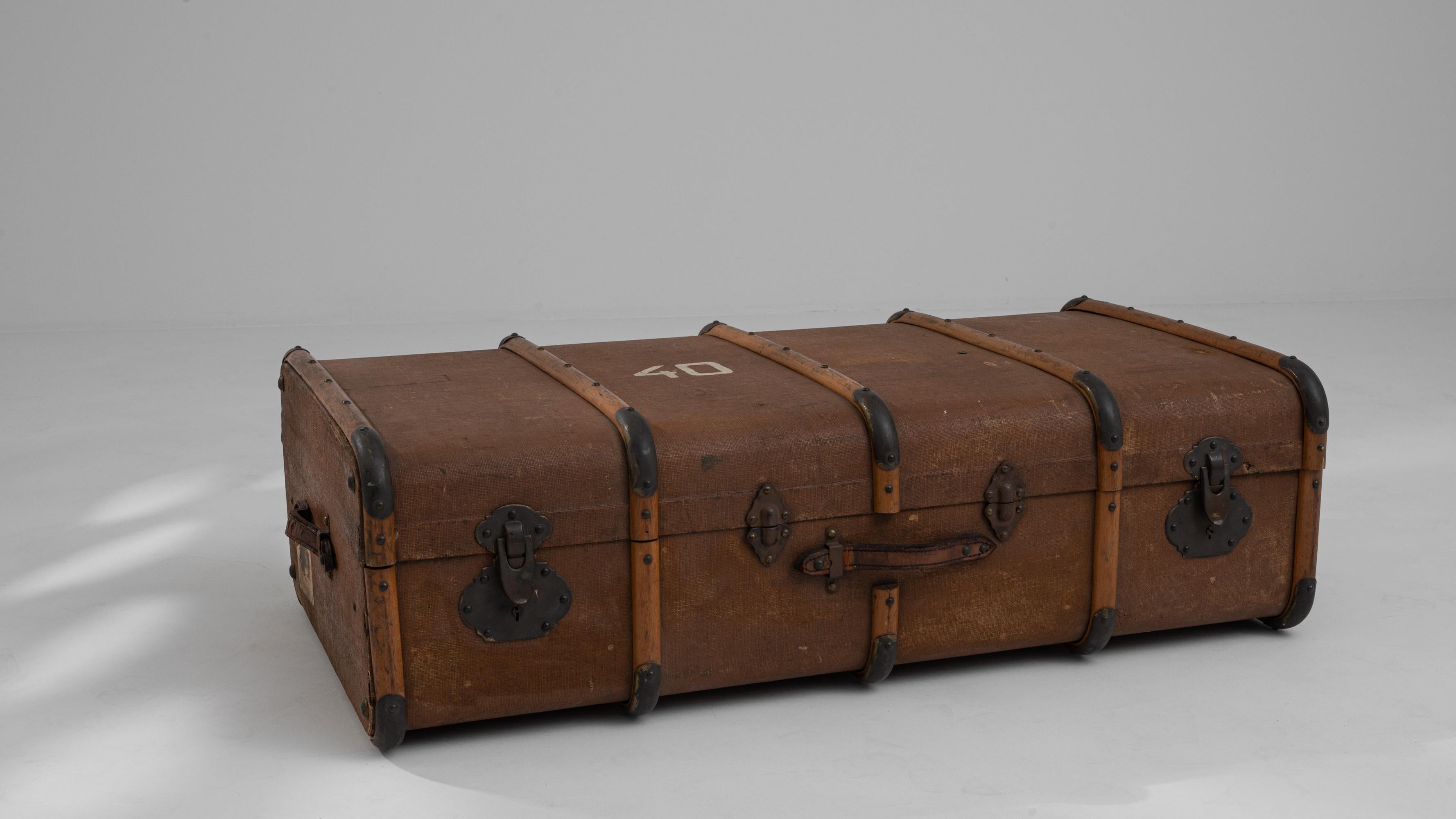 1900s French Wooden Trunk For Sale 3