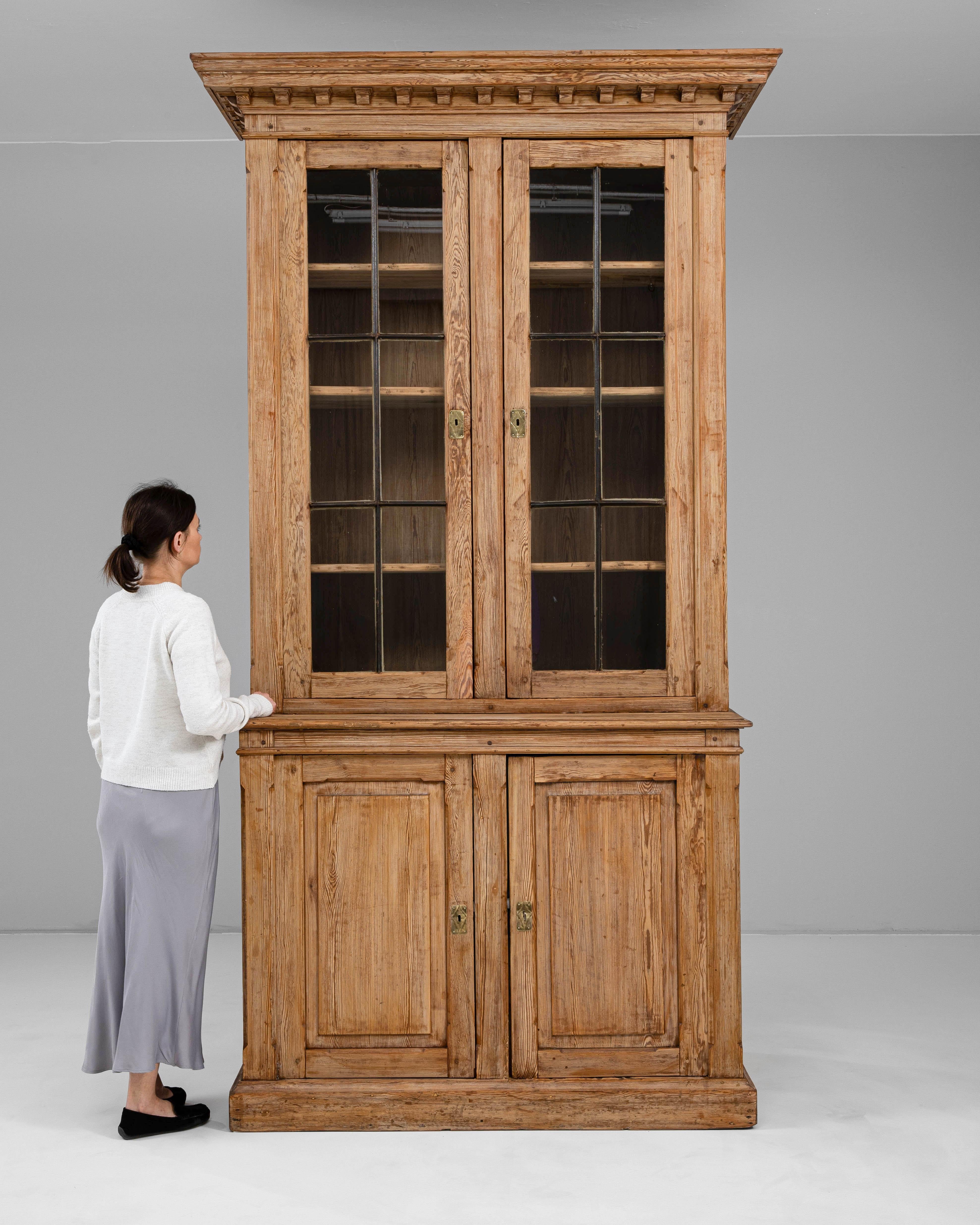 Francese Vetrina francese in legno degli anni '1900 in vendita