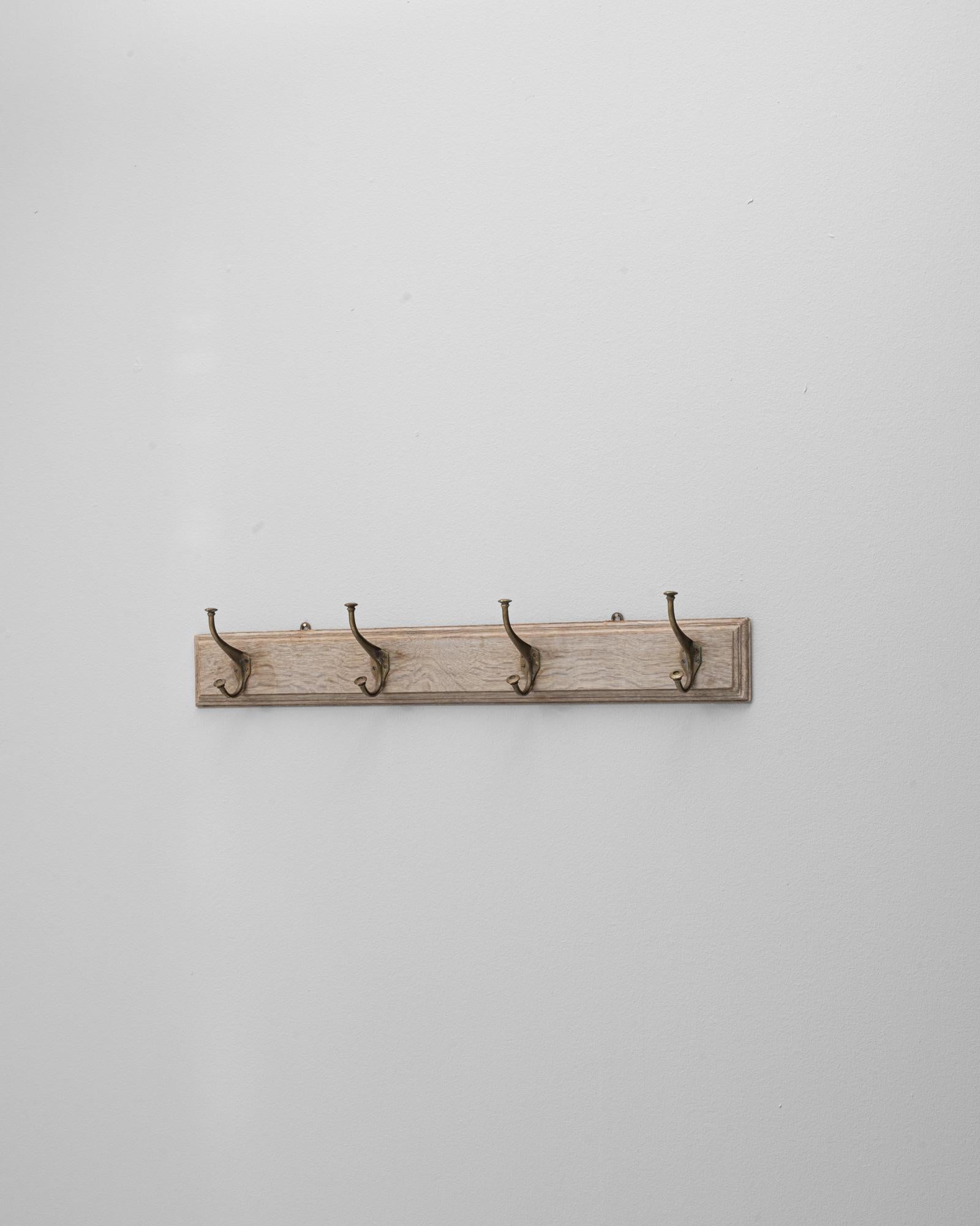 Appendiabiti da parete in legno francese del 1900 In condizioni buone in vendita a High Point, NC