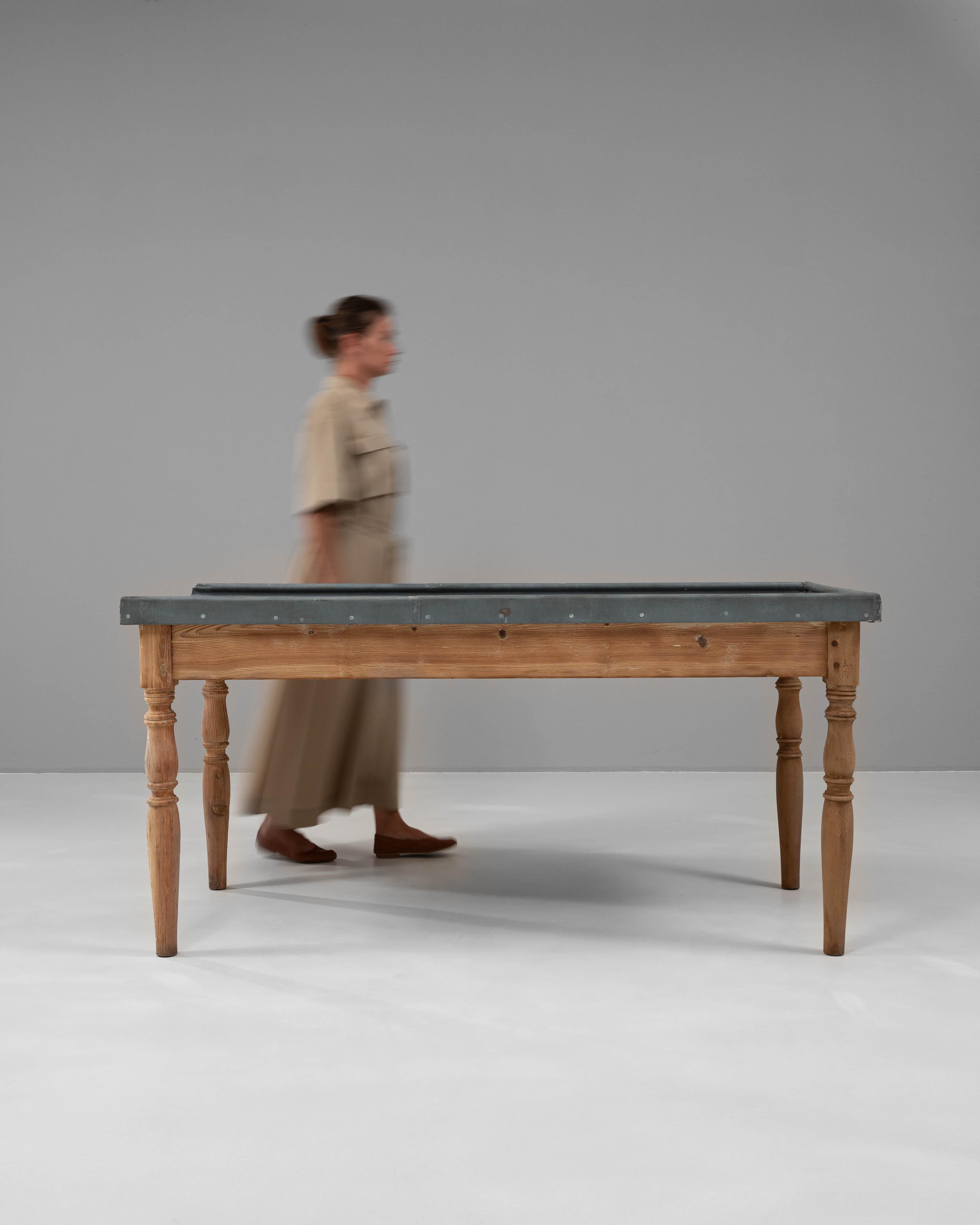 Français 1900s French Wooden Work Table With Zinc Top en vente