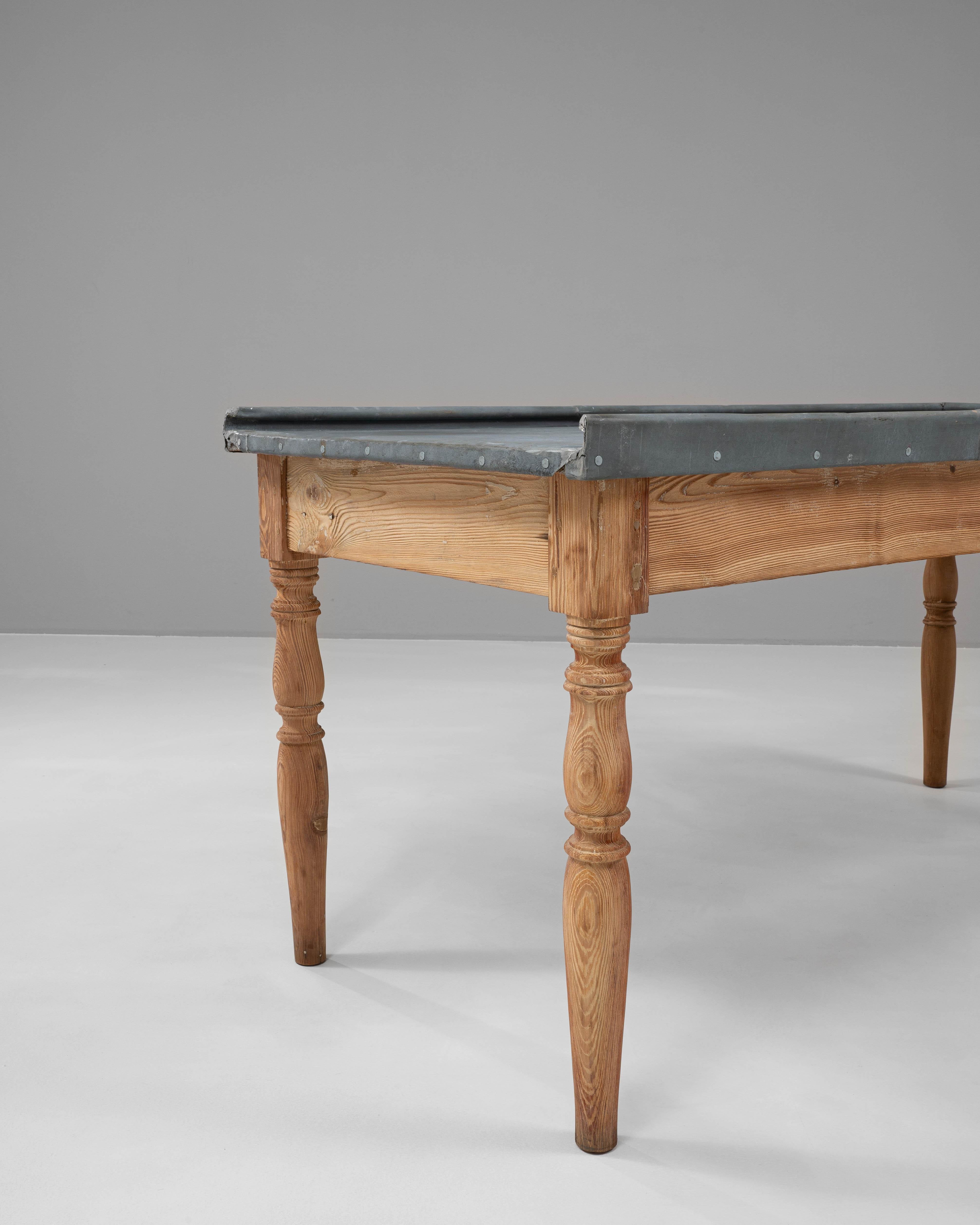 1900s French Wooden Work Table With Zinc Top en vente 1