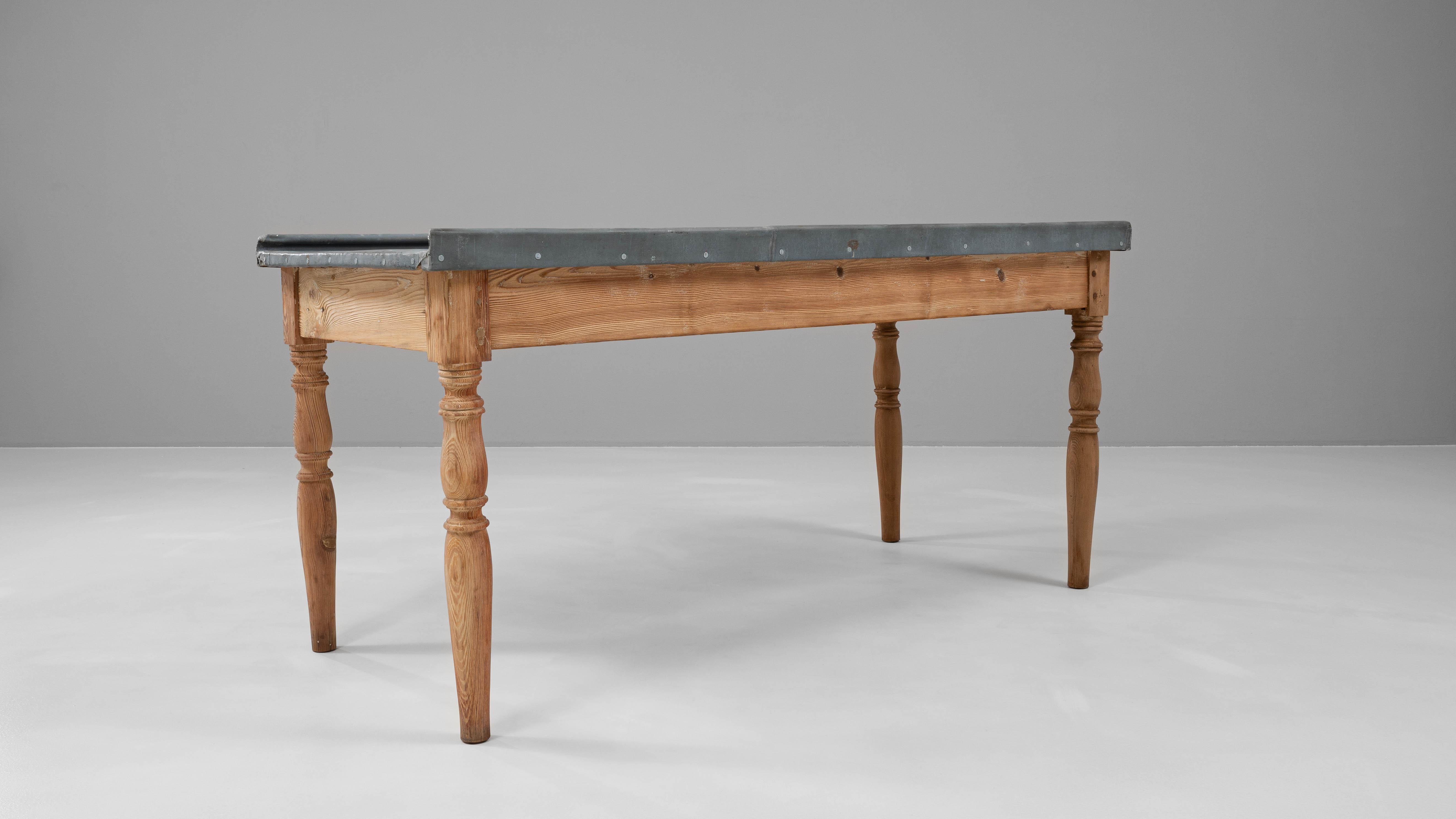 1900s French Wooden Work Table With Zinc Top en vente 2