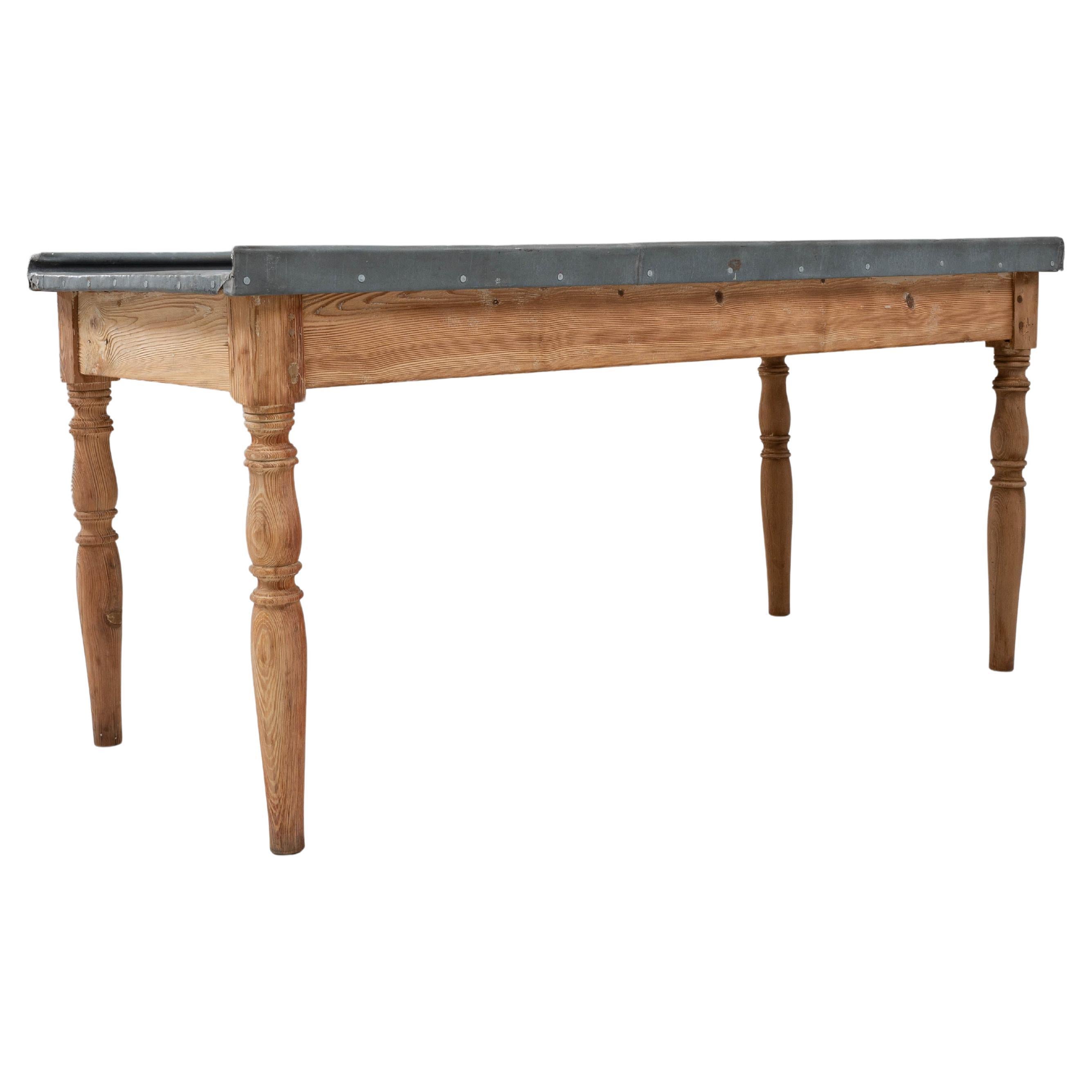 1900s French Wooden Work Table With Zinc Top en vente