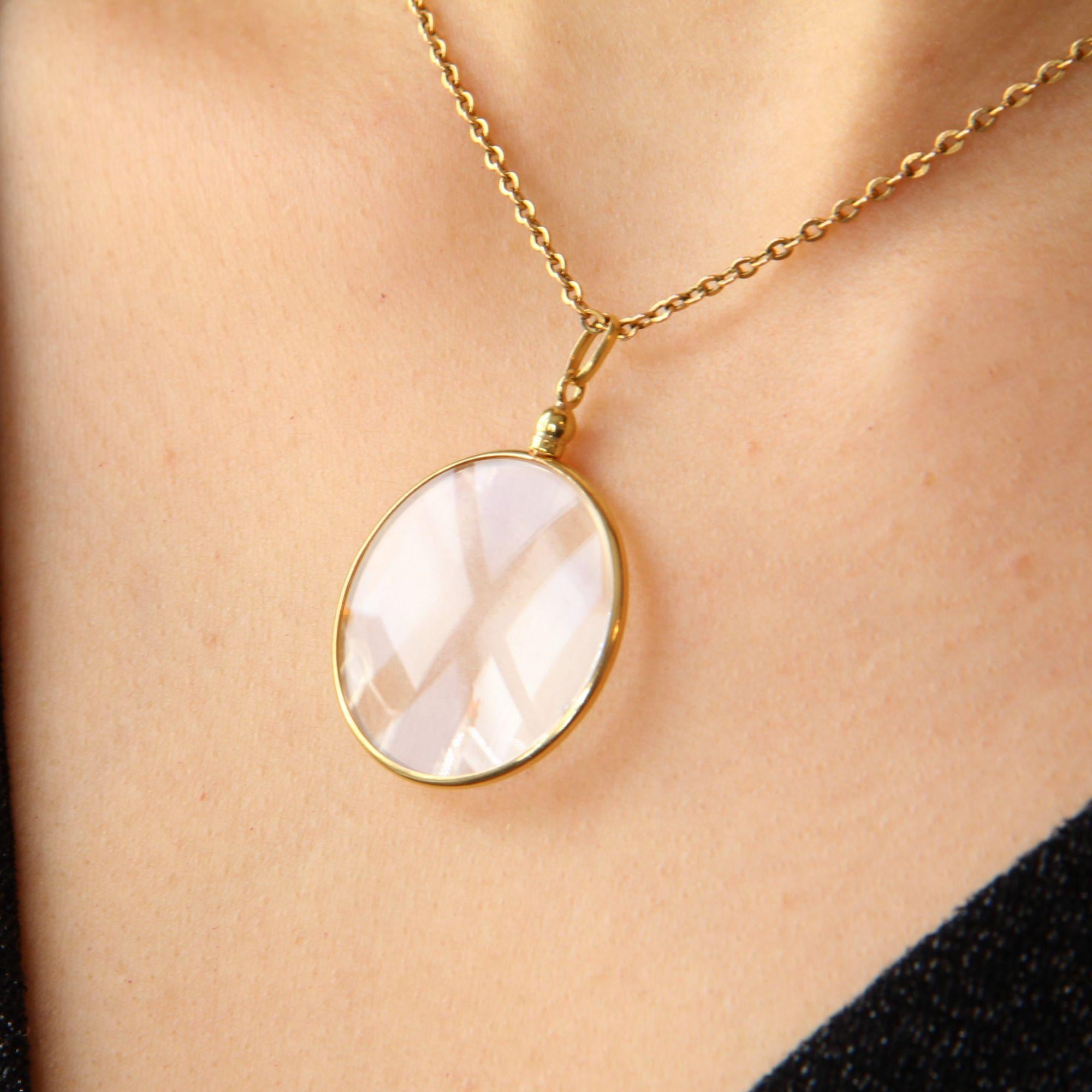 1900s Glass 18 Karat Yellow Gold Locket Pendant In Good Condition In Poitiers, FR