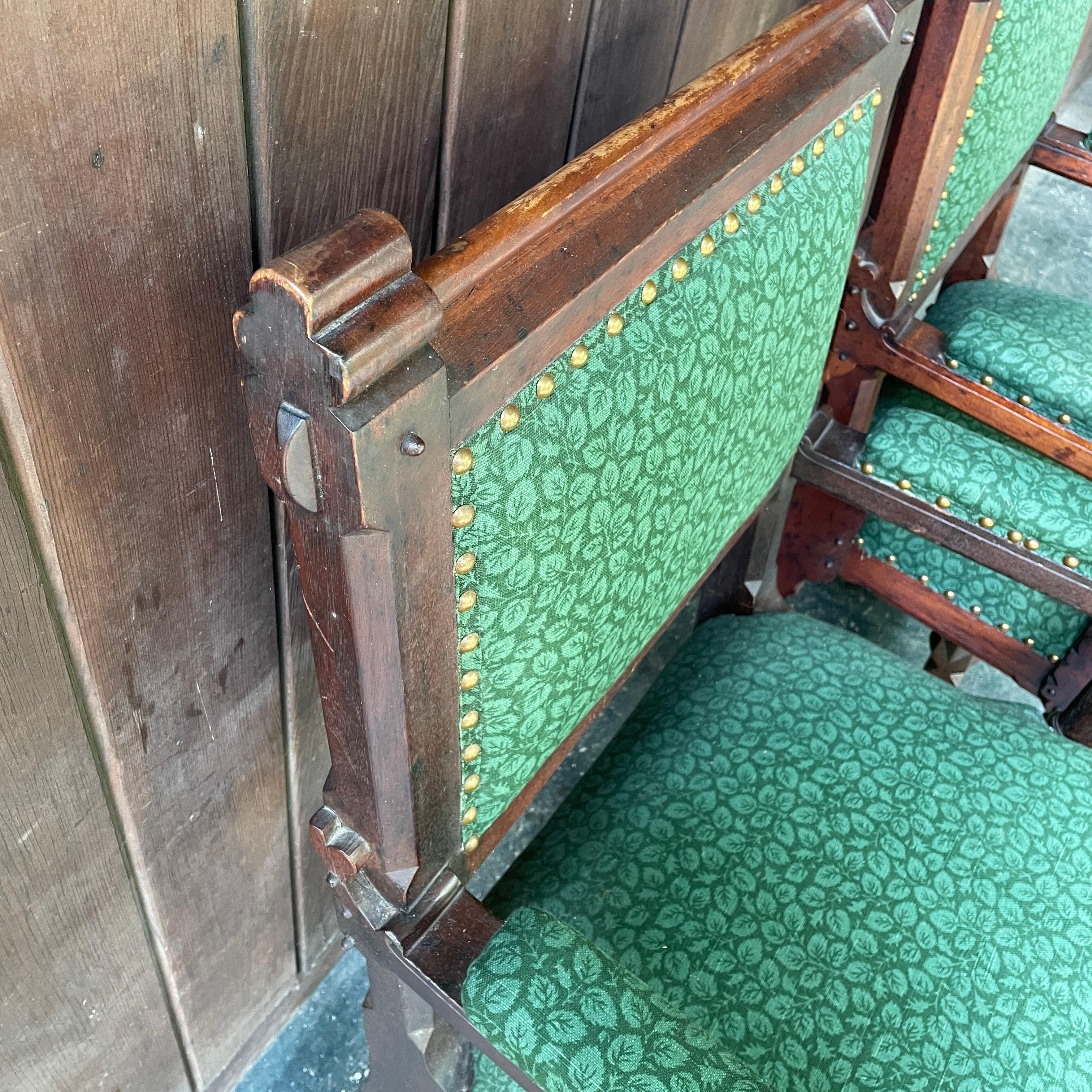 Set di sedie da pranzo Eastlake gotiche del 1900 Poltrone in noce intagliato Rinascimento, 6 in vendita 4